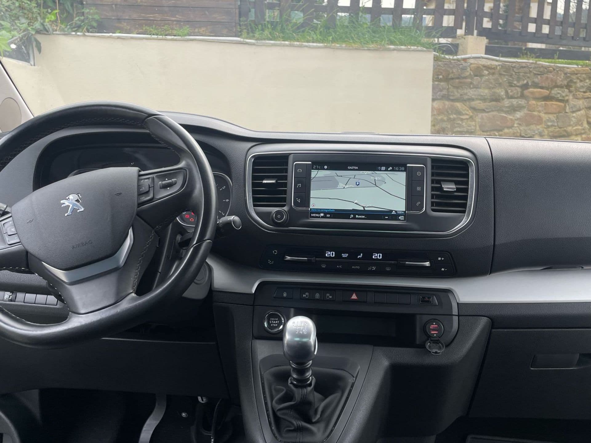 PEUGEOT traveller