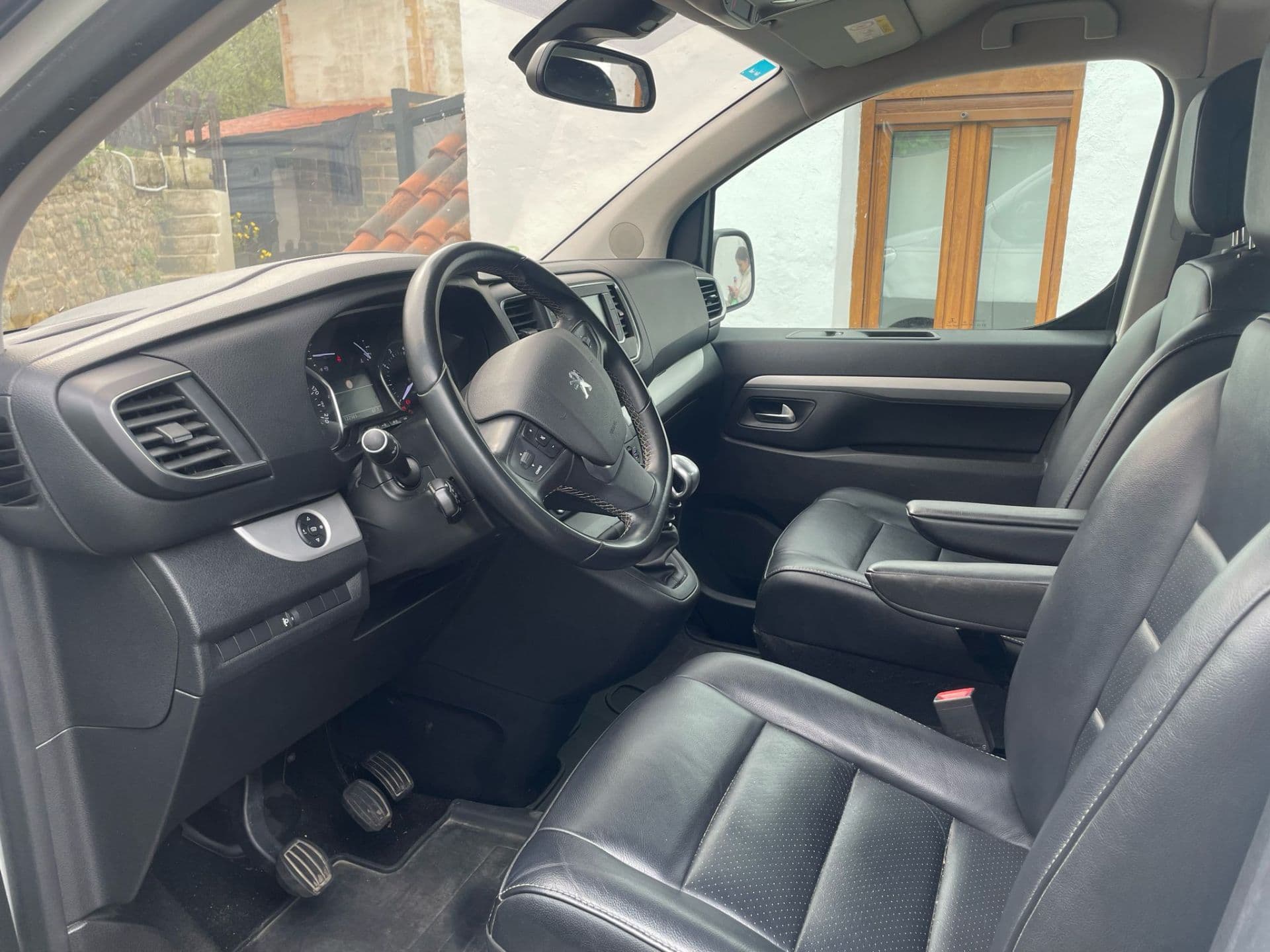 PEUGEOT traveller