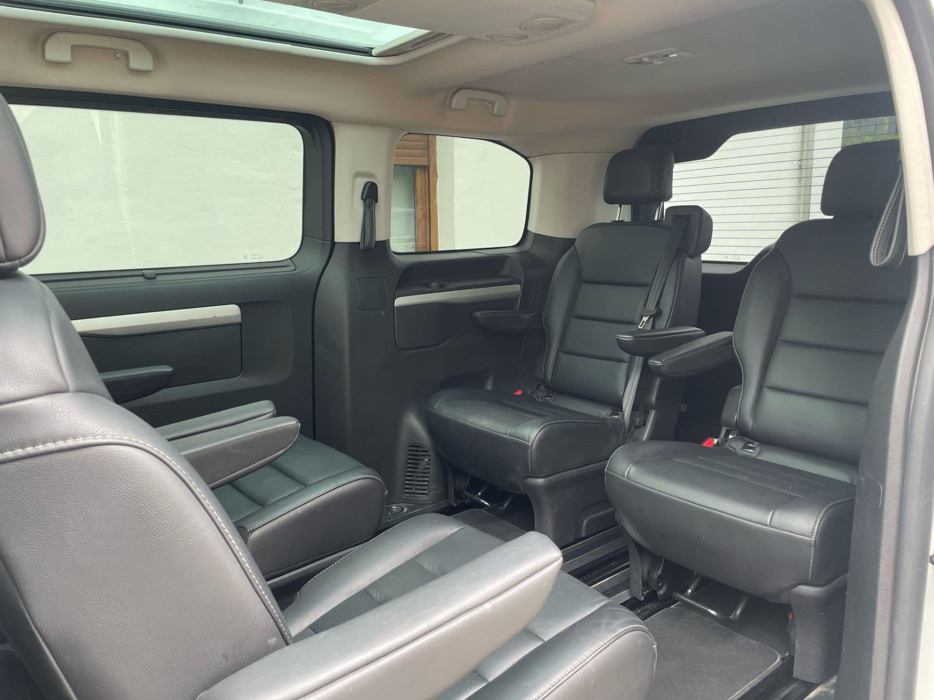 PEUGEOT traveller