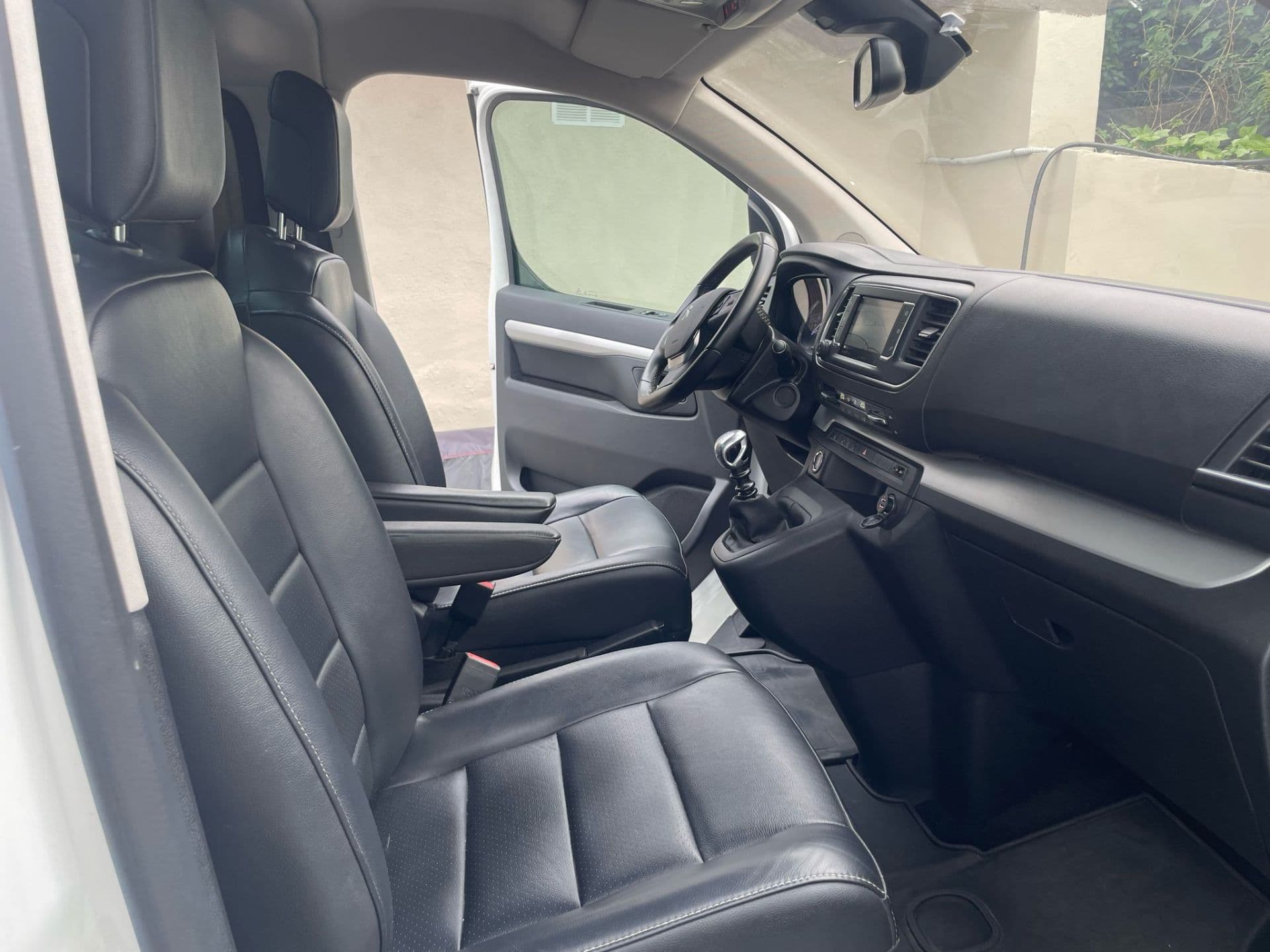 PEUGEOT traveller