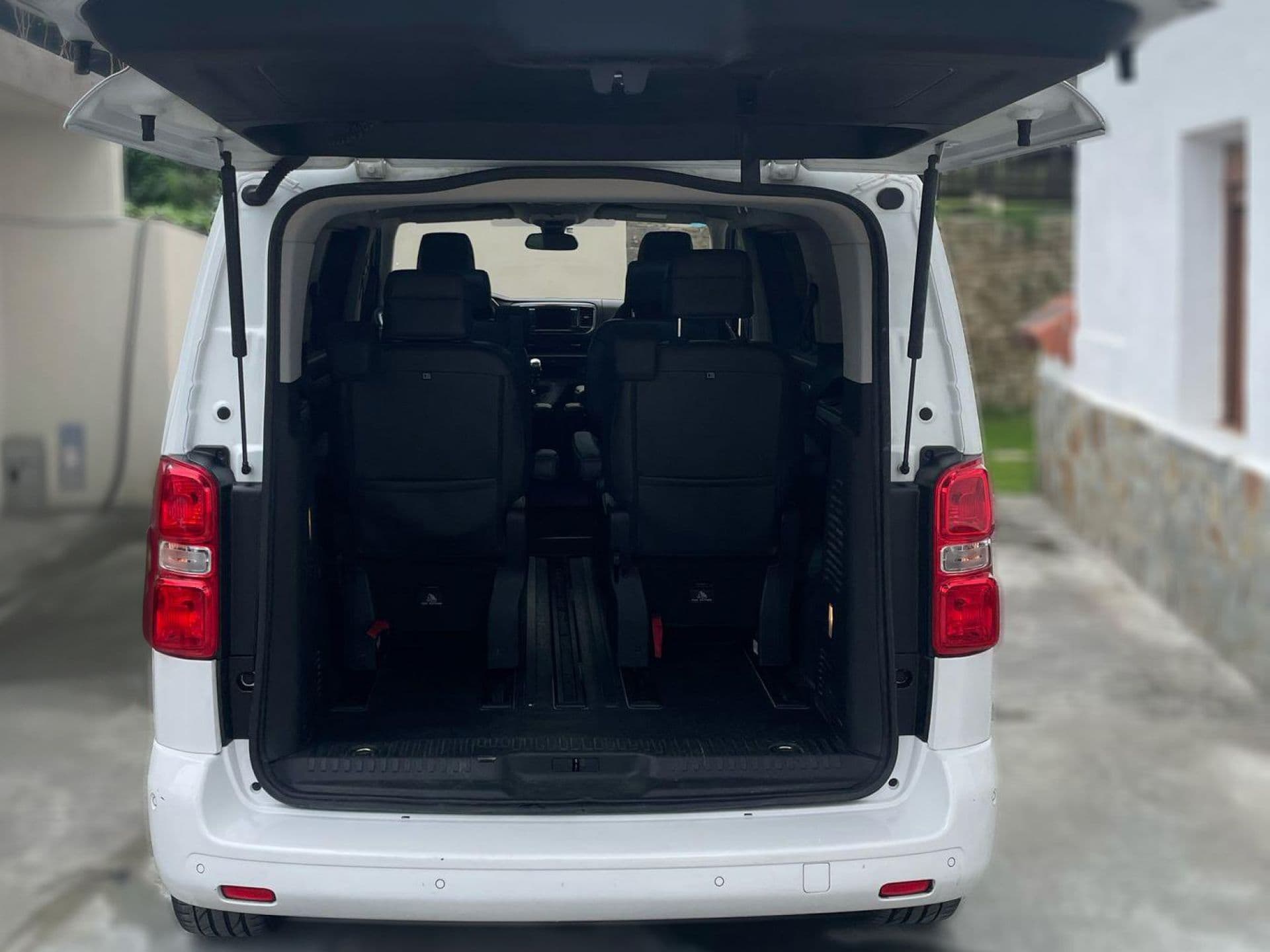 PEUGEOT traveller