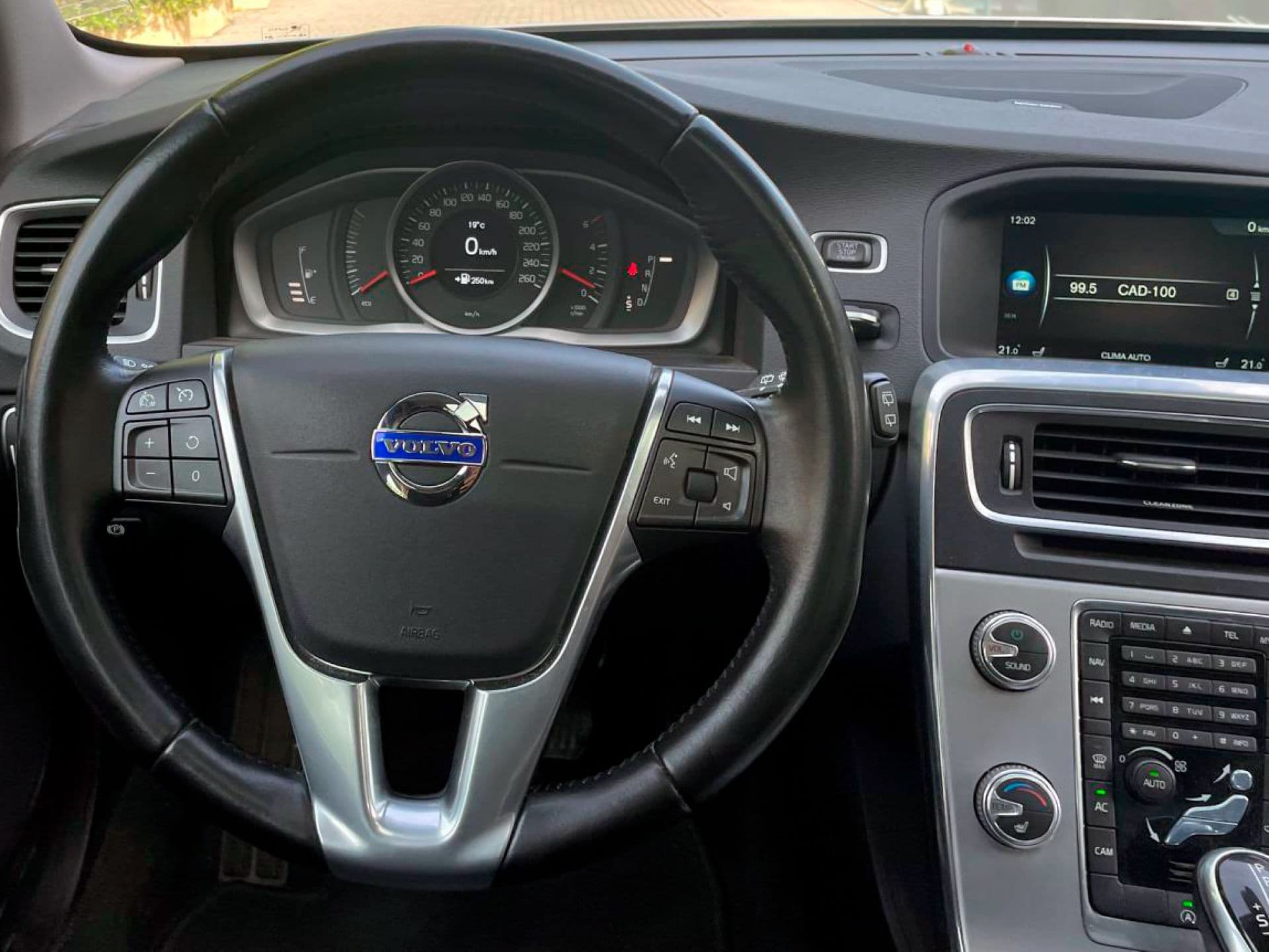 VOLVO V60 Cross Country