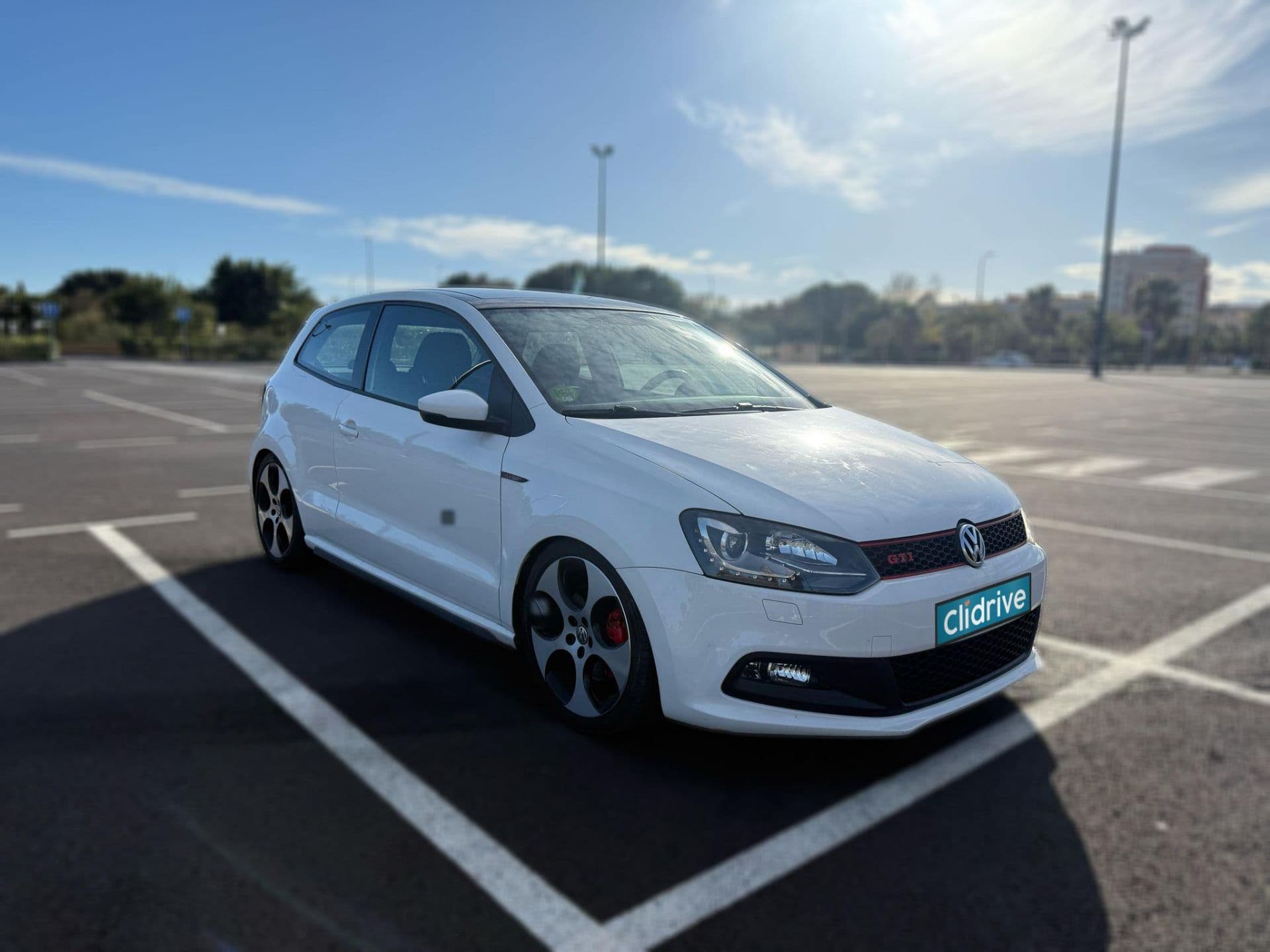 VOLKSWAGEN polo