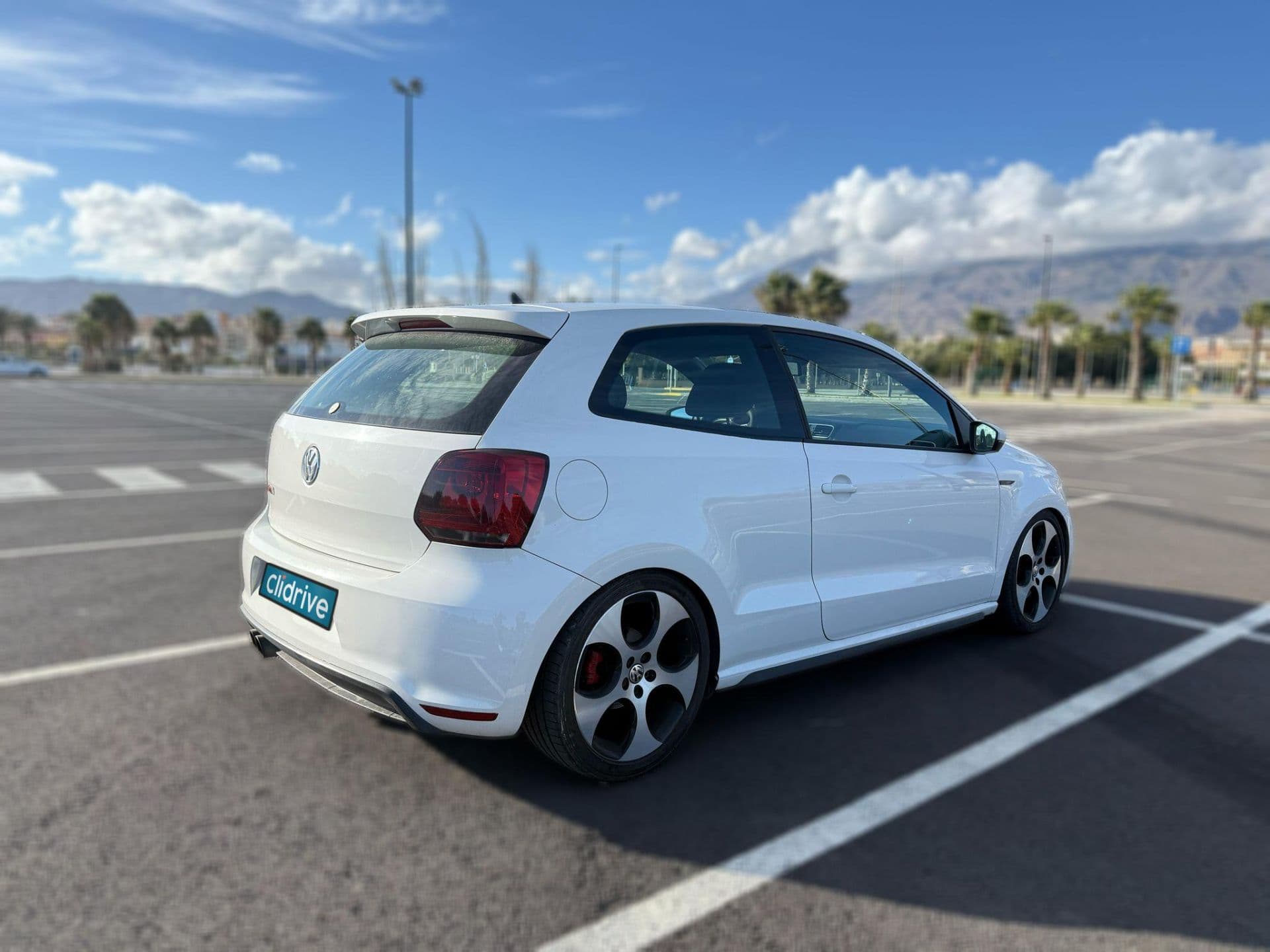 VOLKSWAGEN polo