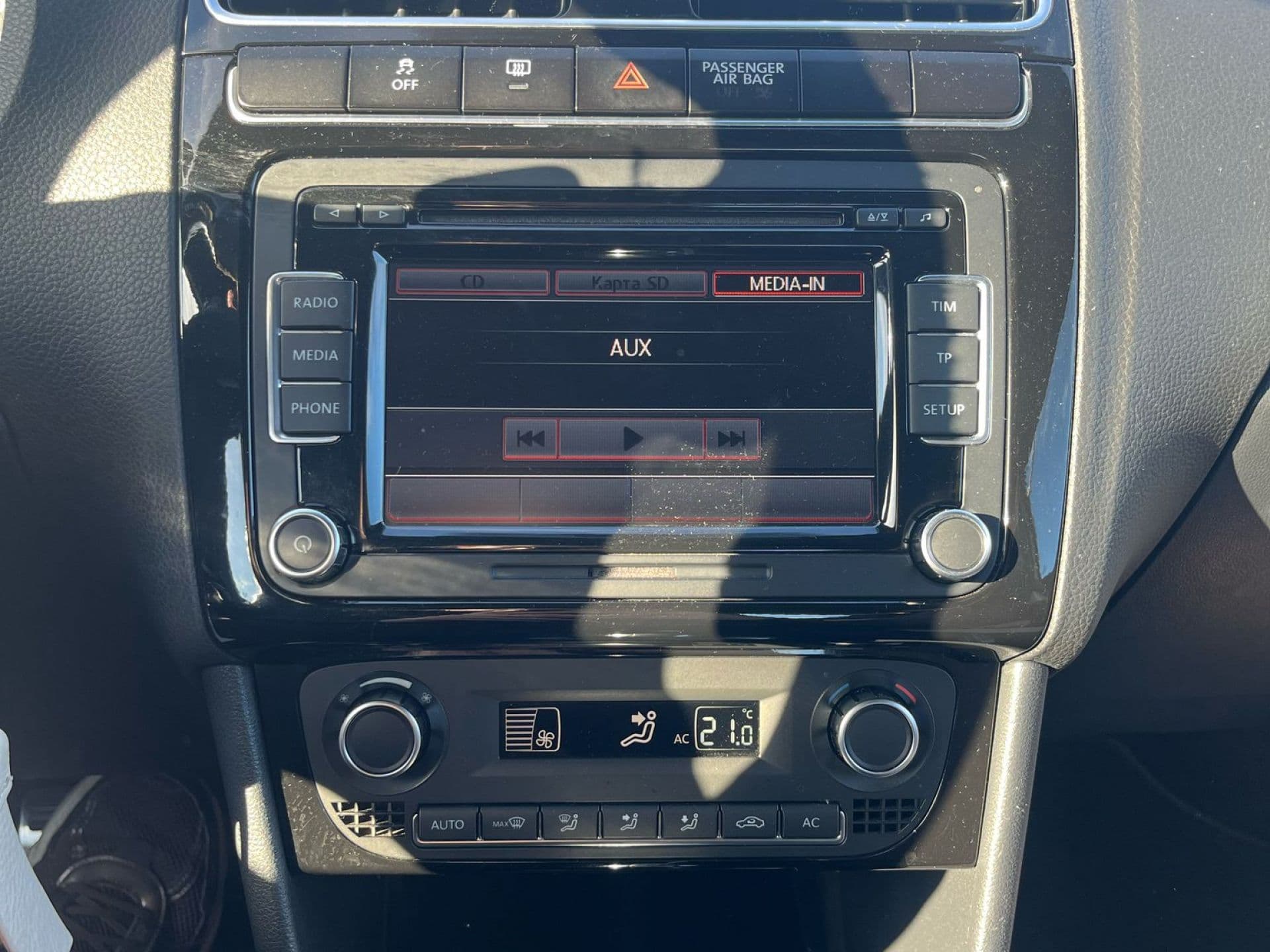 VOLKSWAGEN polo