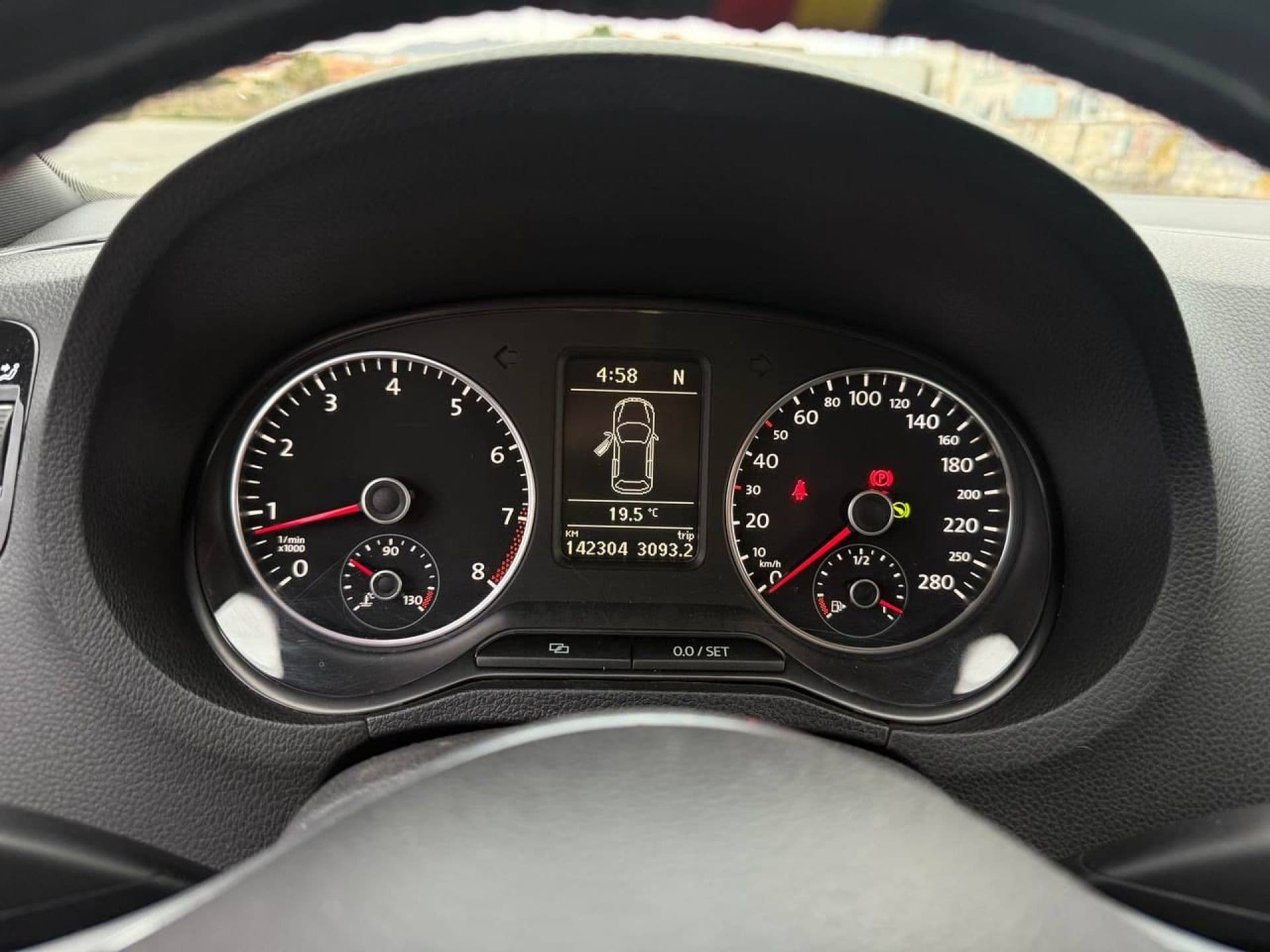 VOLKSWAGEN polo