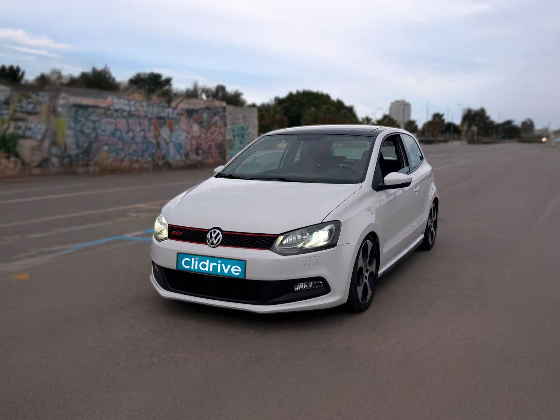 VOLKSWAGEN polo