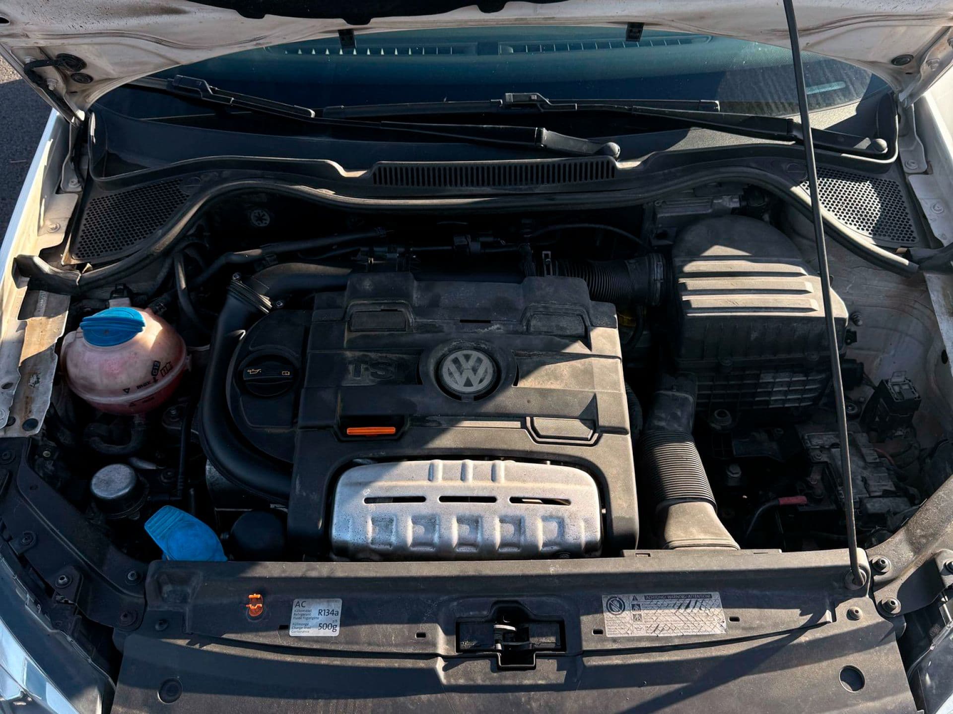 VOLKSWAGEN polo