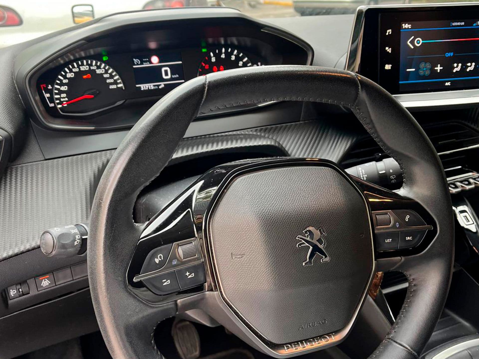 PEUGEOT 208