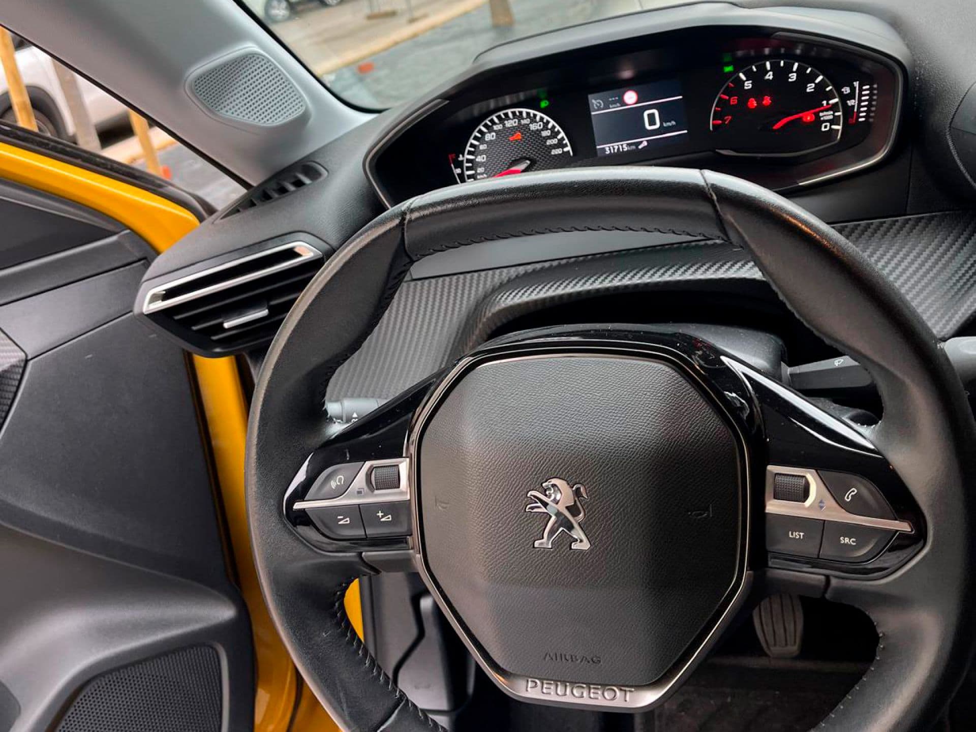 PEUGEOT 208