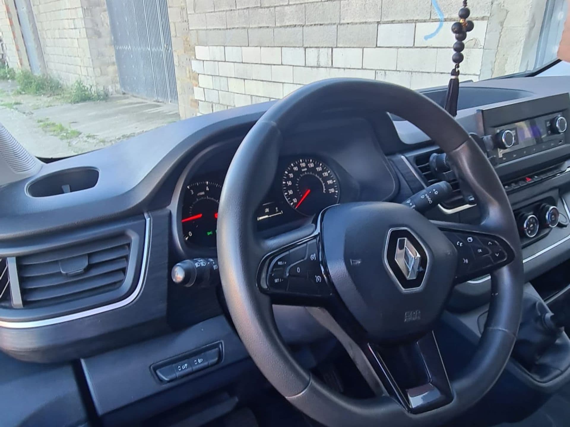 RENAULT trafic