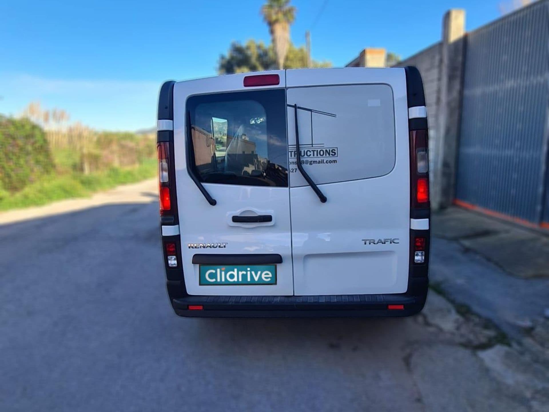 RENAULT trafic