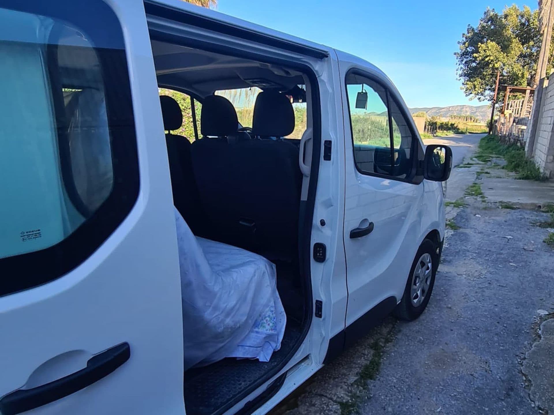 RENAULT trafic