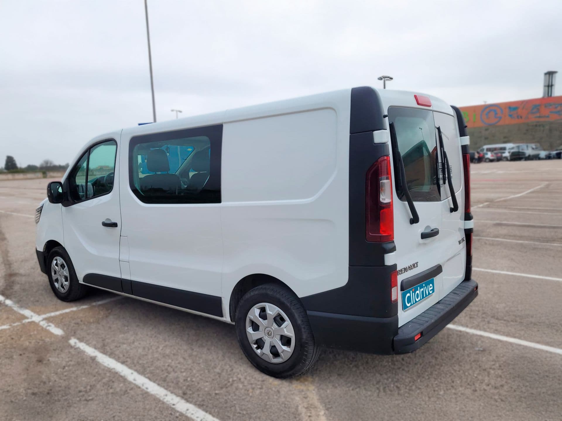 RENAULT trafic