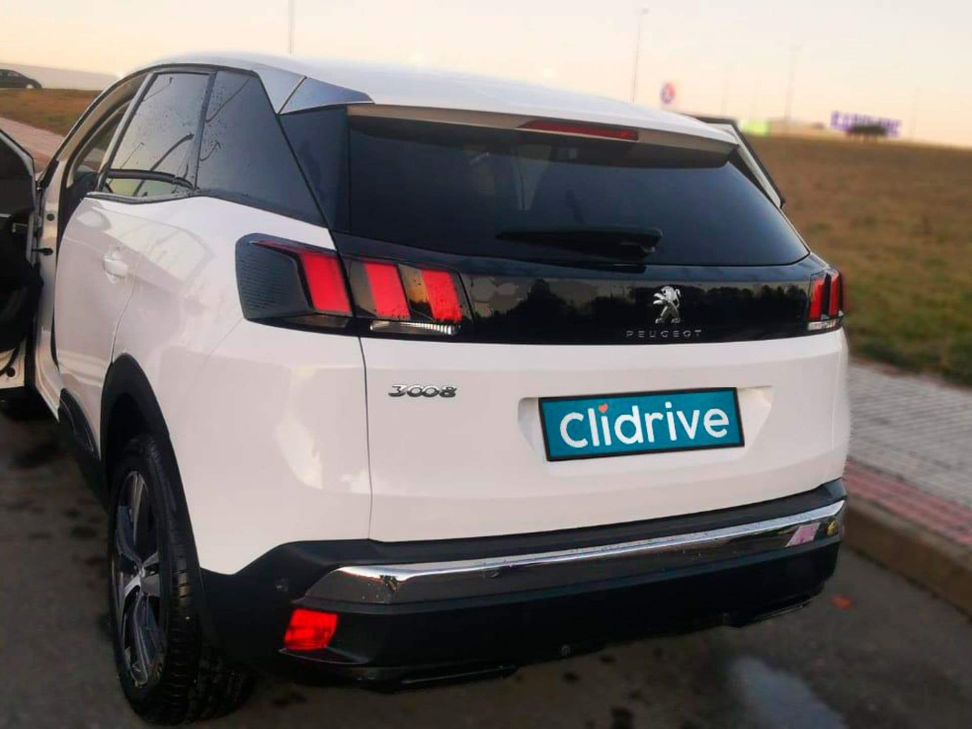 PEUGEOT 3008