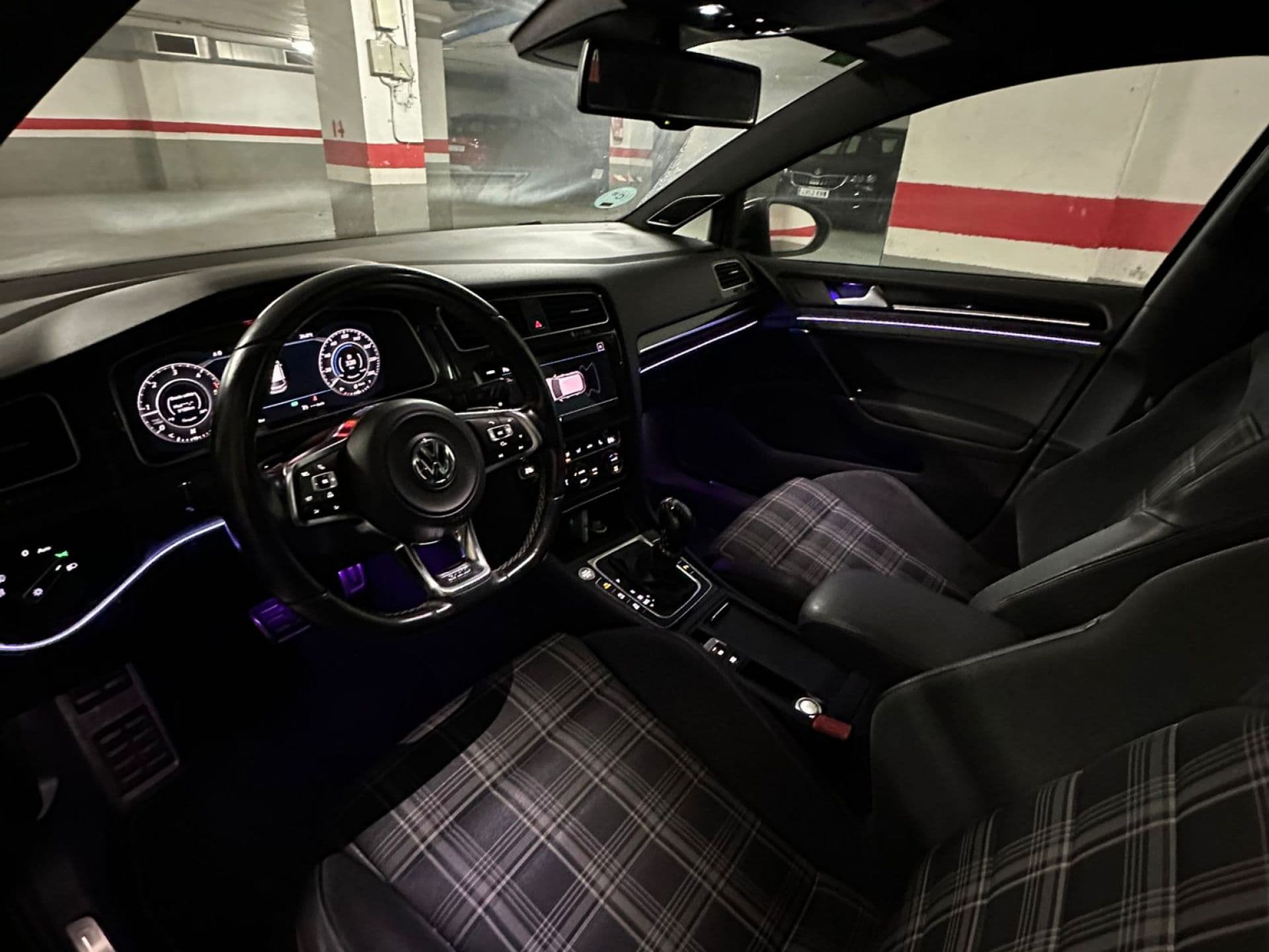 VOLKSWAGEN golf
