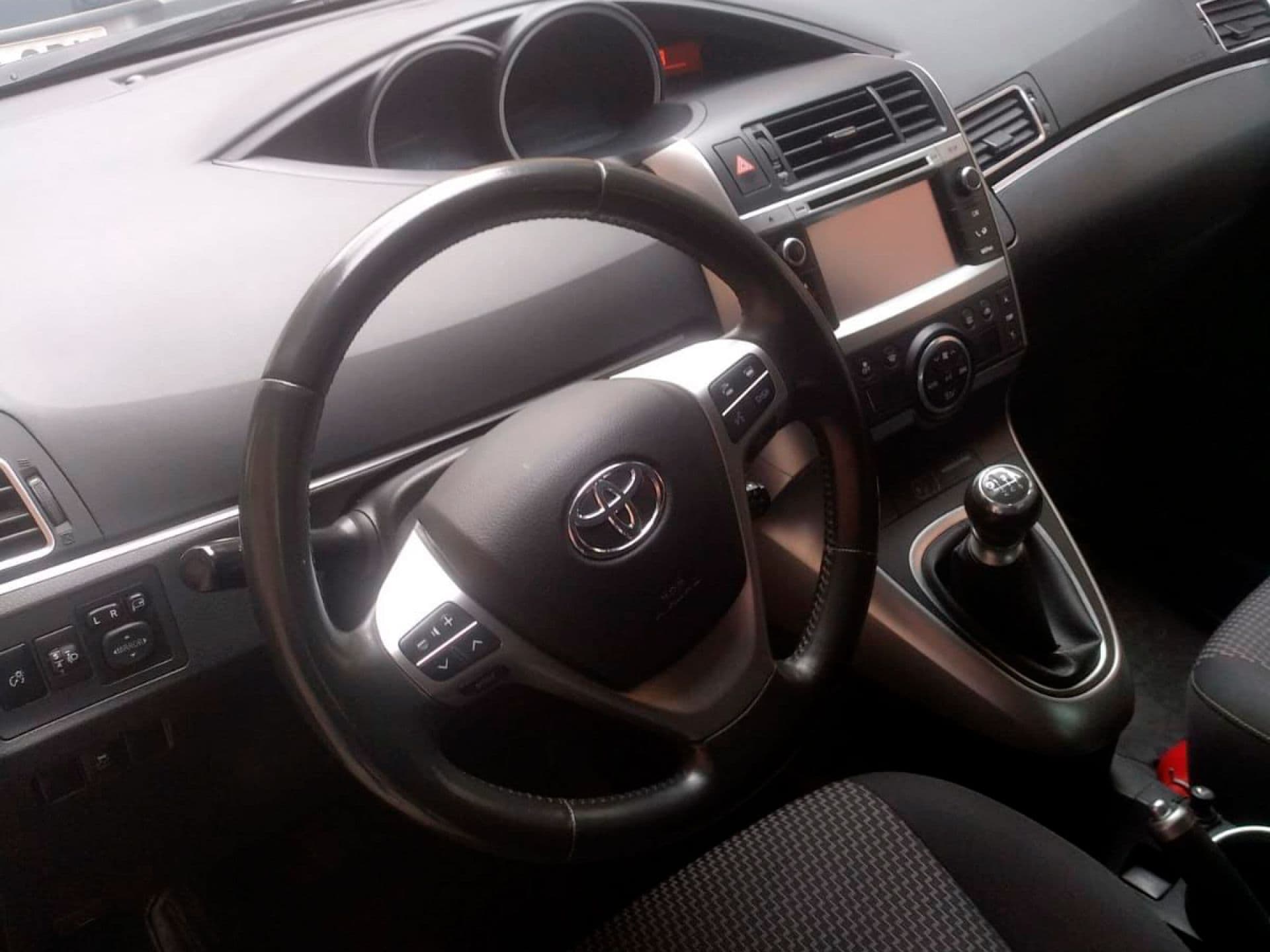 TOYOTA verso