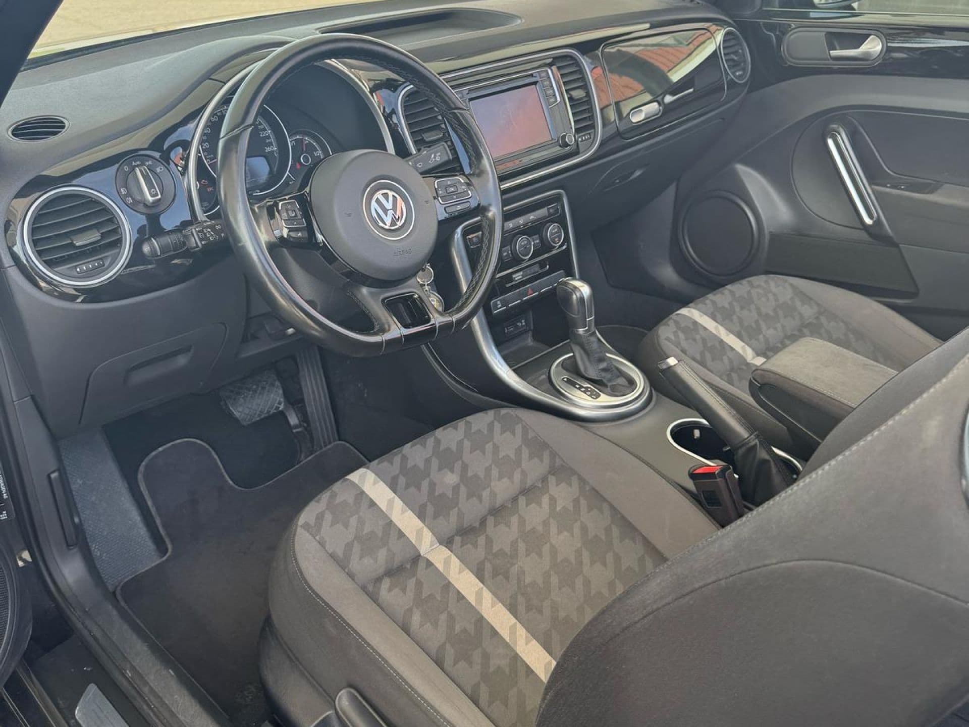 VOLKSWAGEN beetle