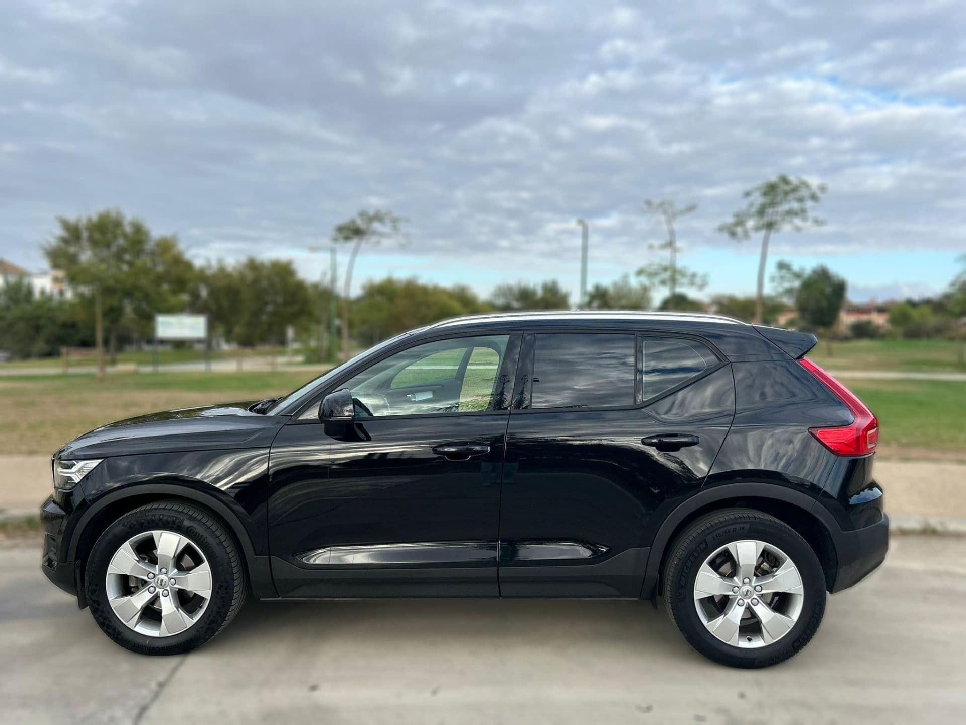 VOLVO xc40
