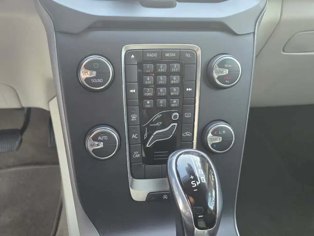 VOLVO V40 - Foto 10 | Clidrive