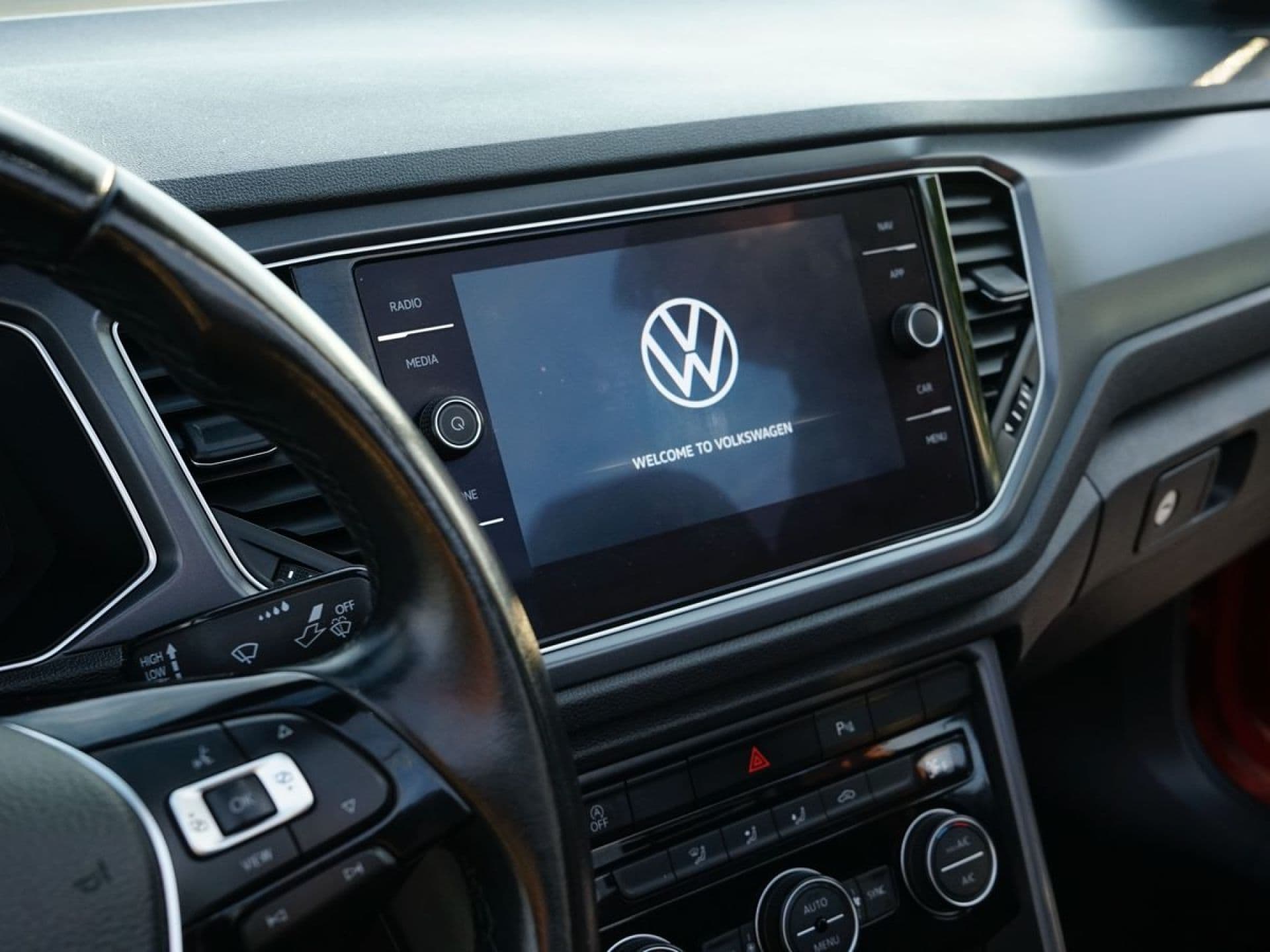 VOLKSWAGEN t-roc