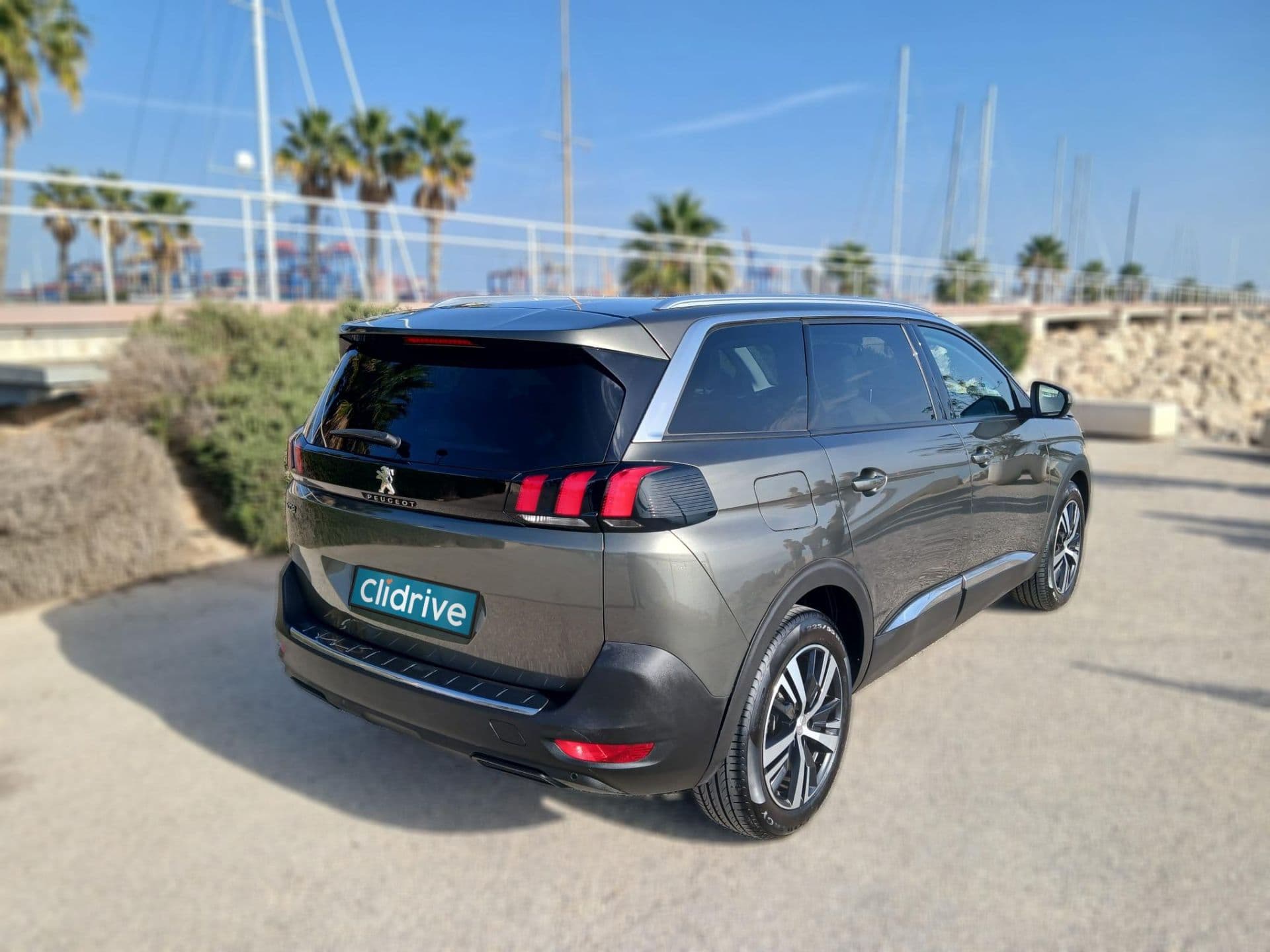 PEUGEOT 5008