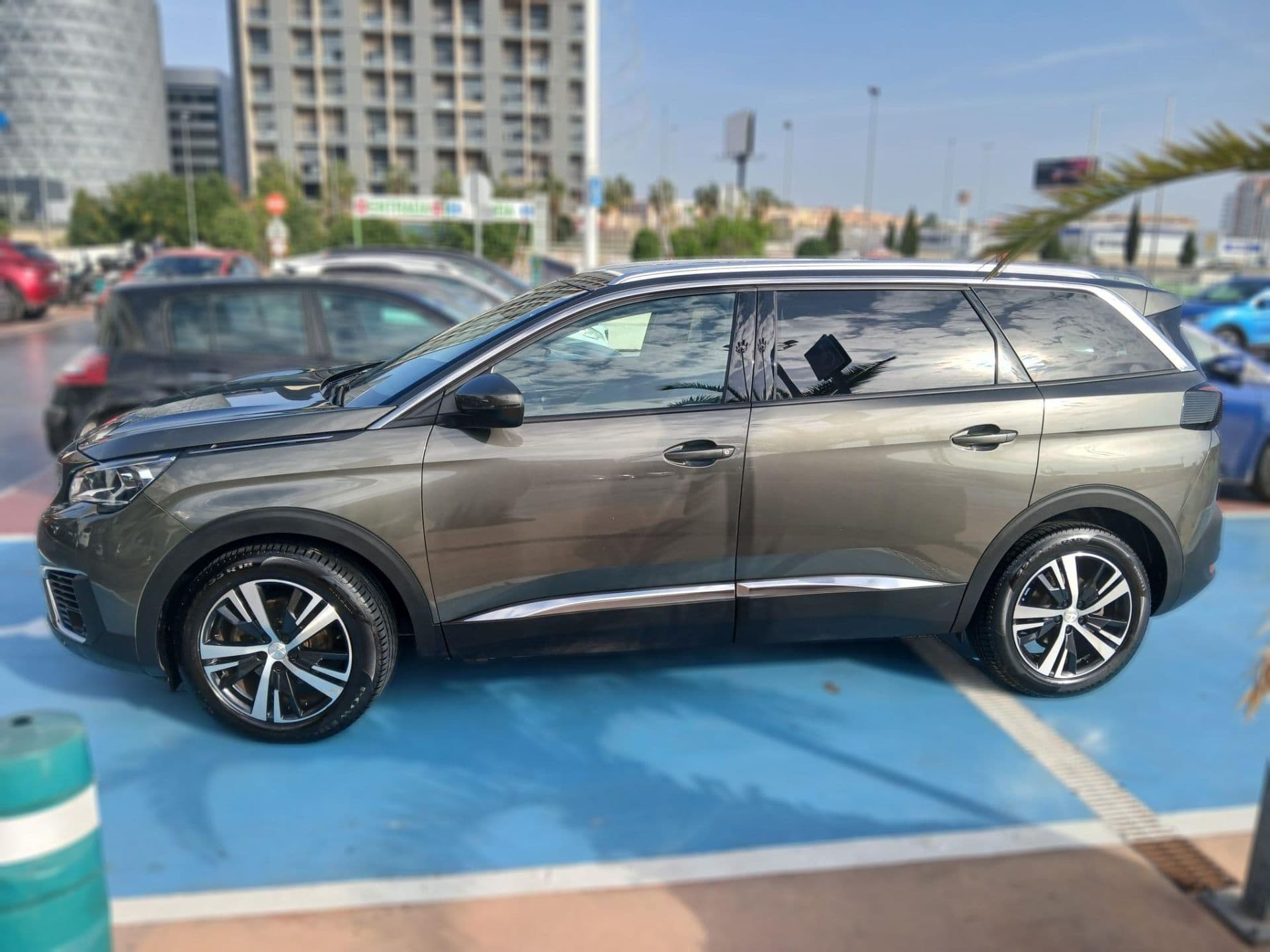 PEUGEOT 5008