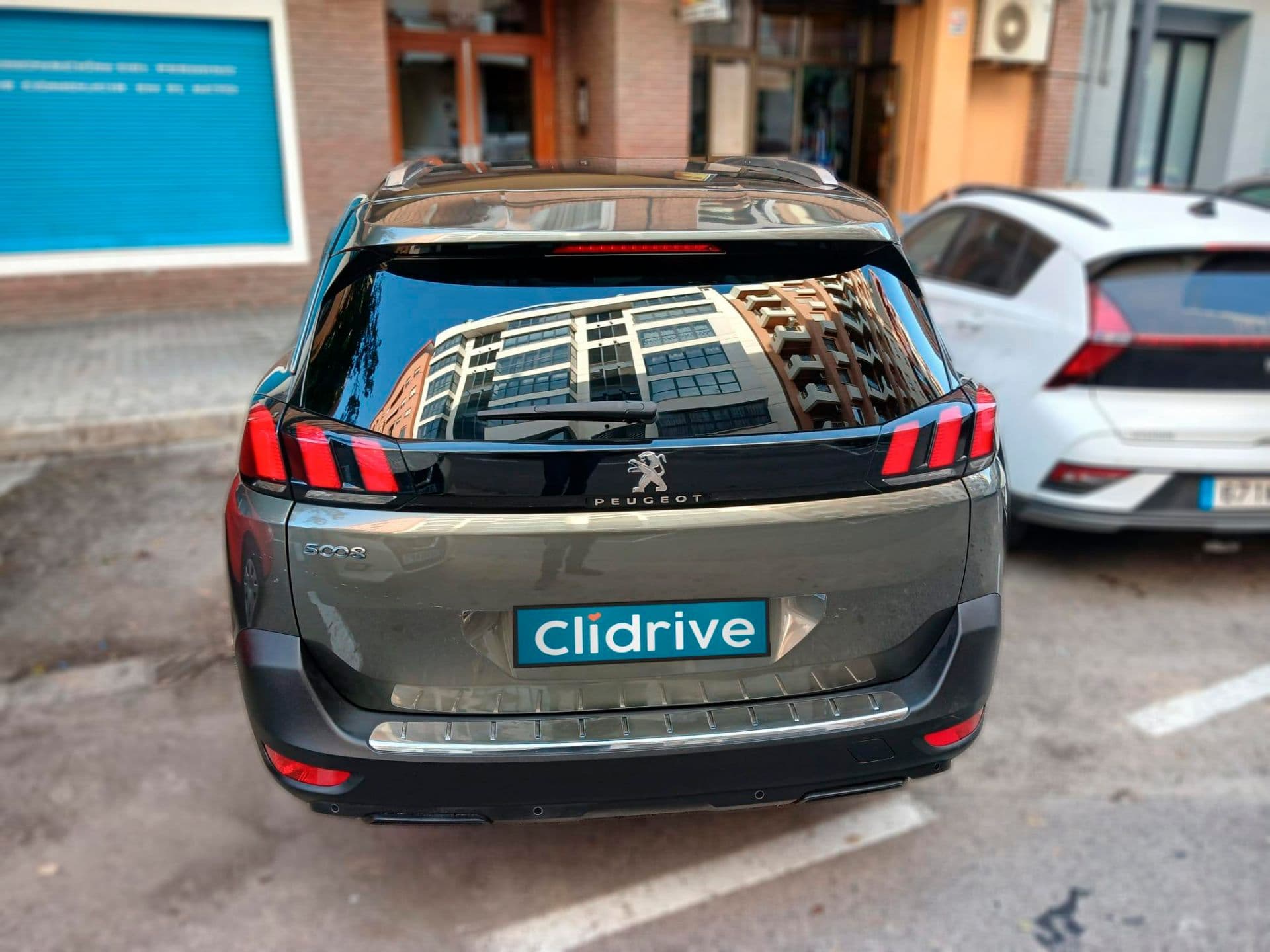 PEUGEOT 5008