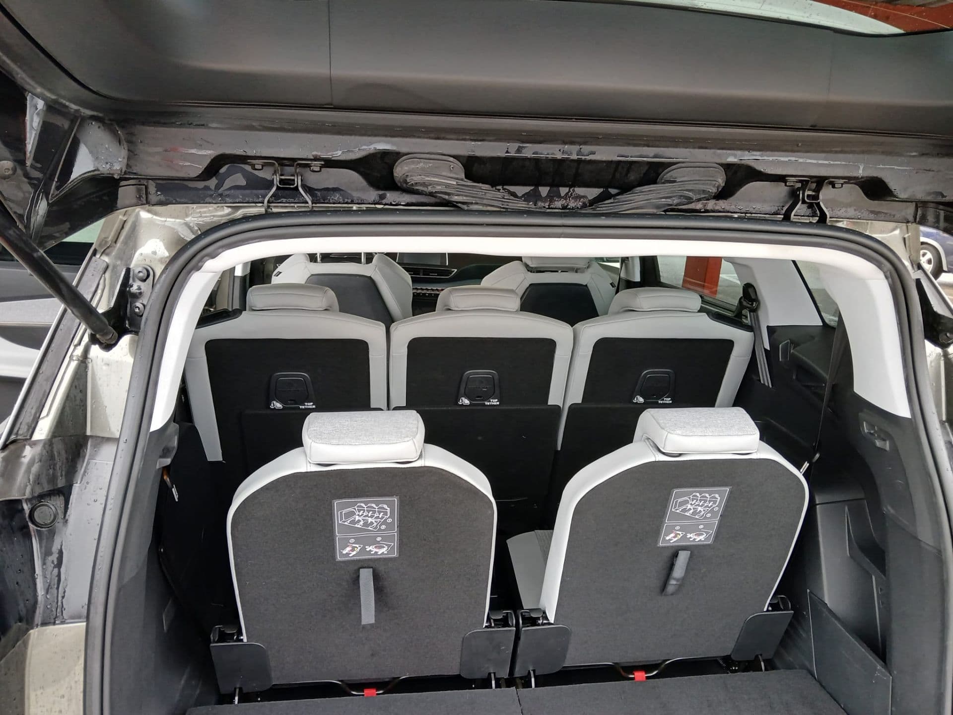 PEUGEOT 5008