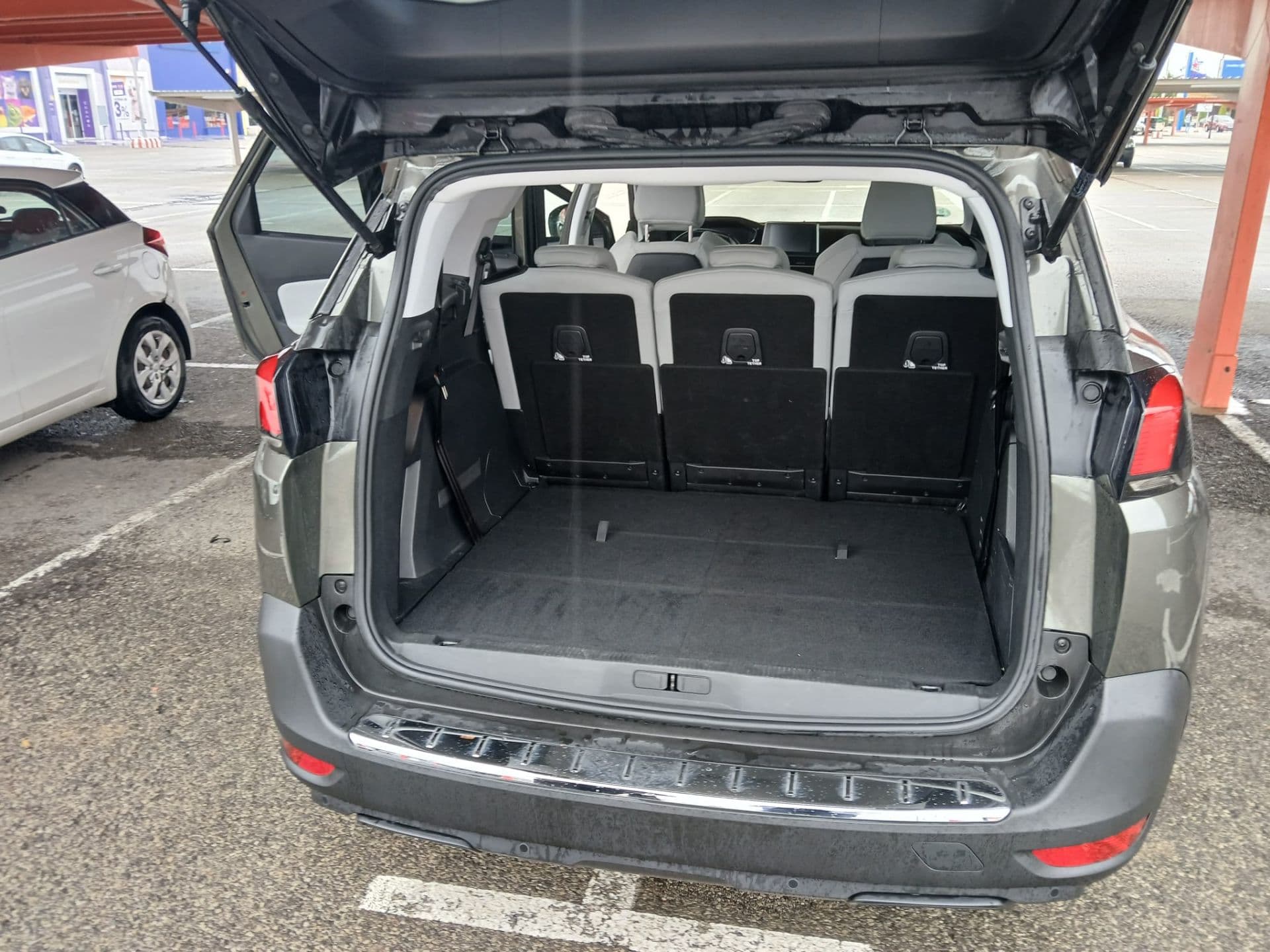 PEUGEOT 5008