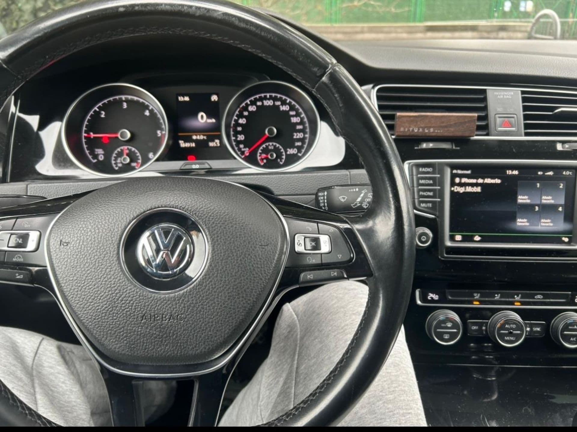 VOLKSWAGEN golf
