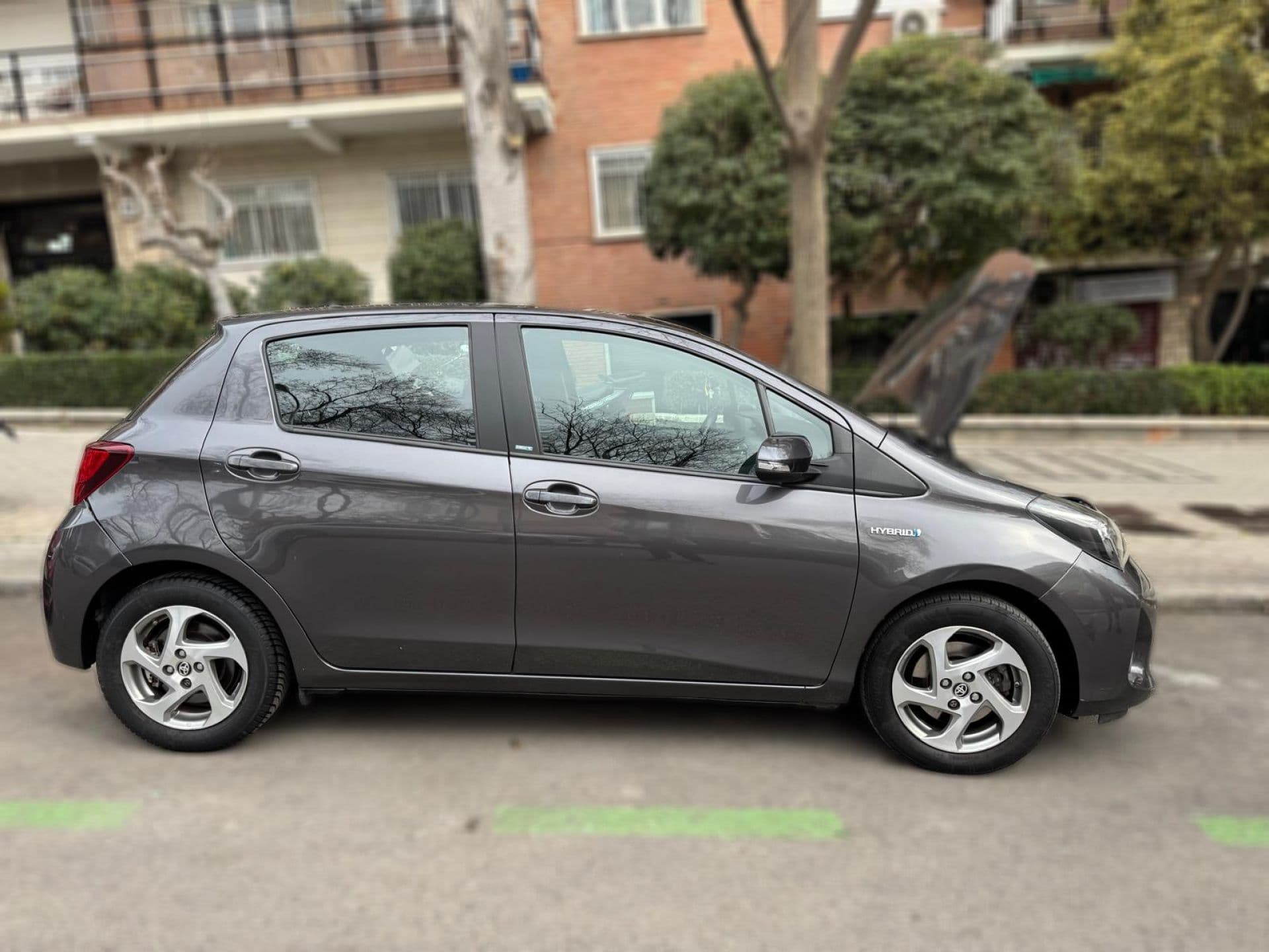 TOYOTA yaris