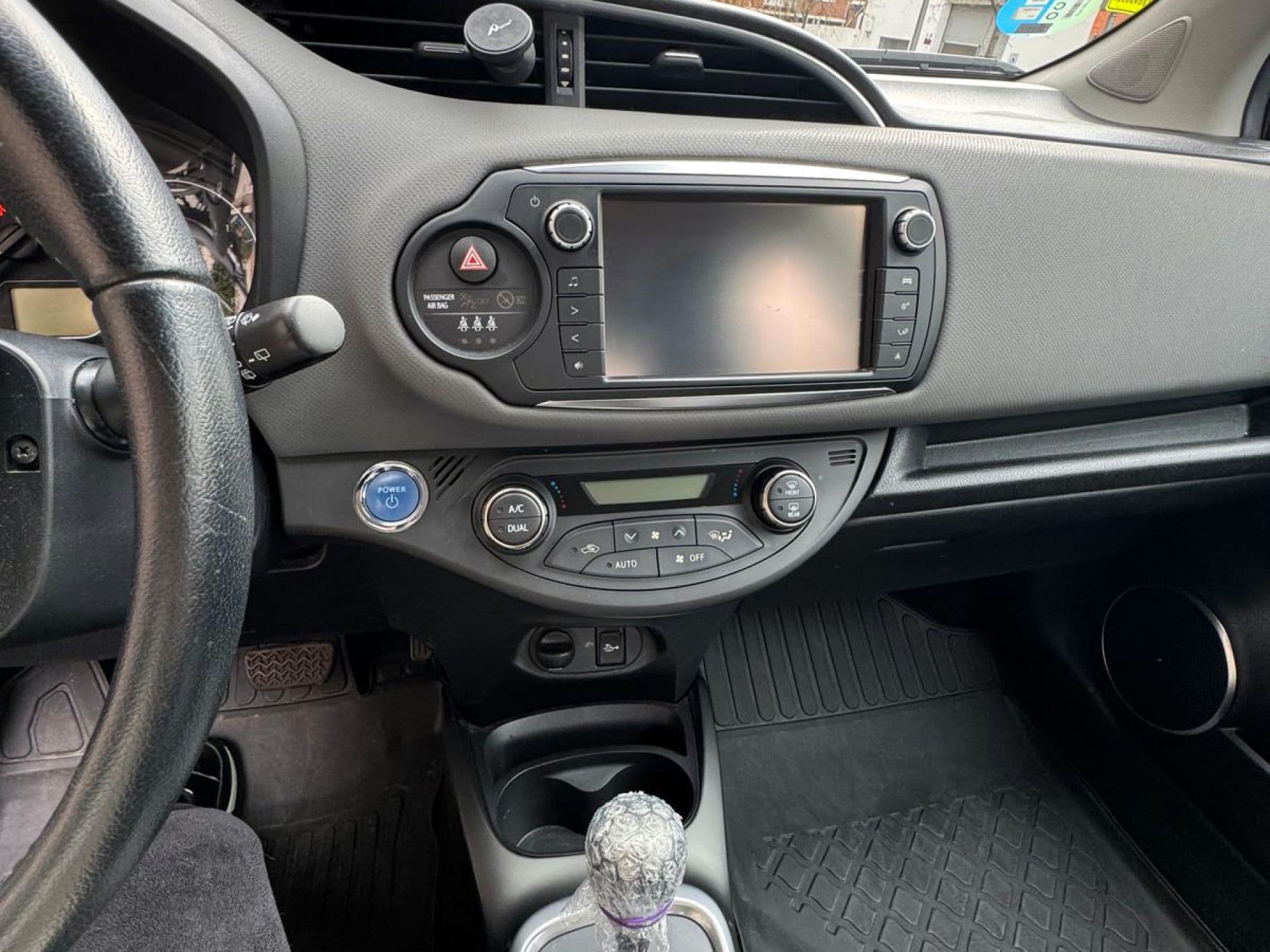 TOYOTA yaris