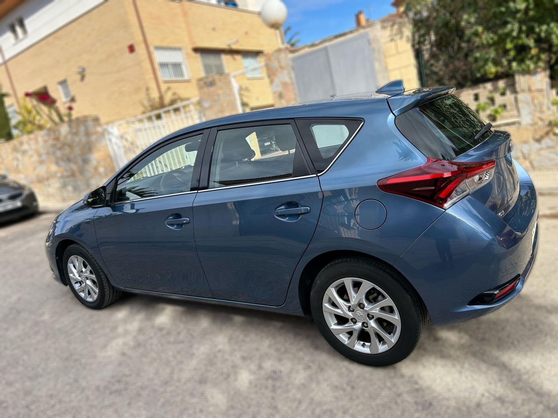 TOYOTA auris