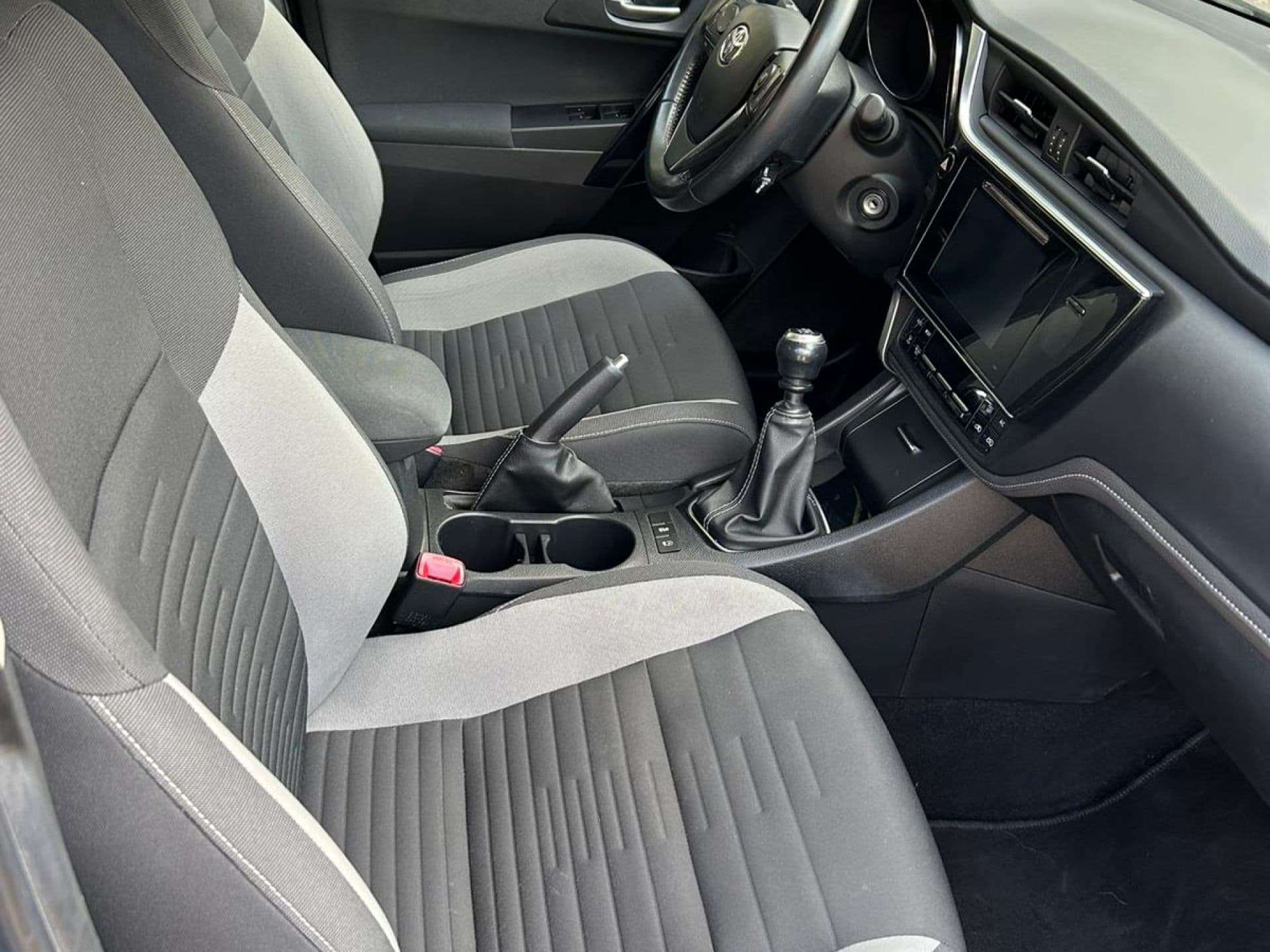 TOYOTA auris