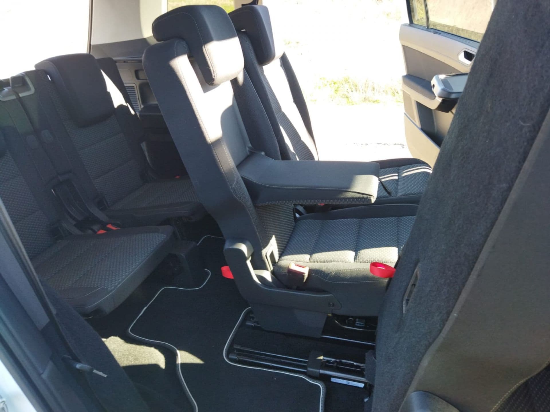 VOLKSWAGEN touran