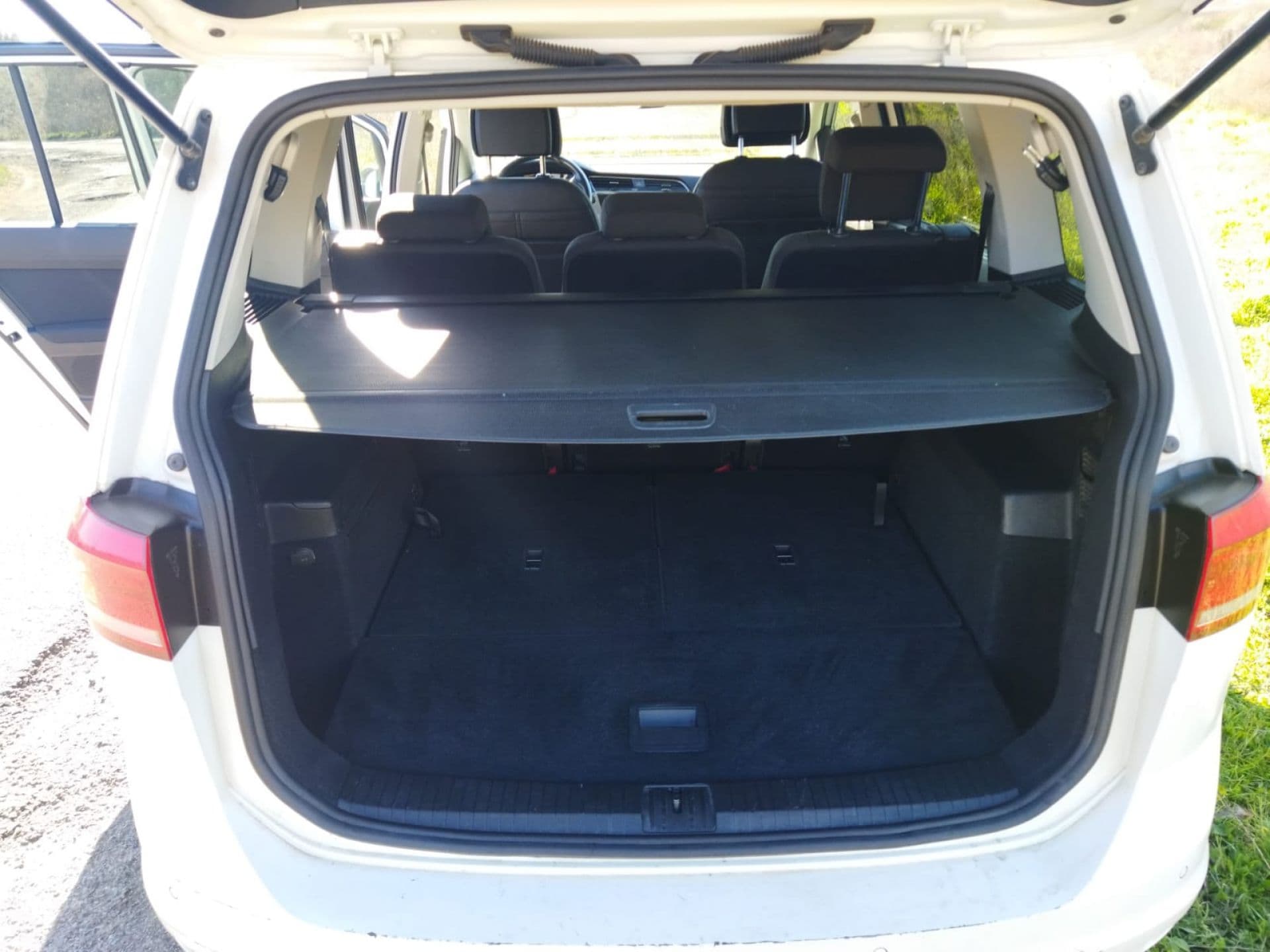 VOLKSWAGEN touran
