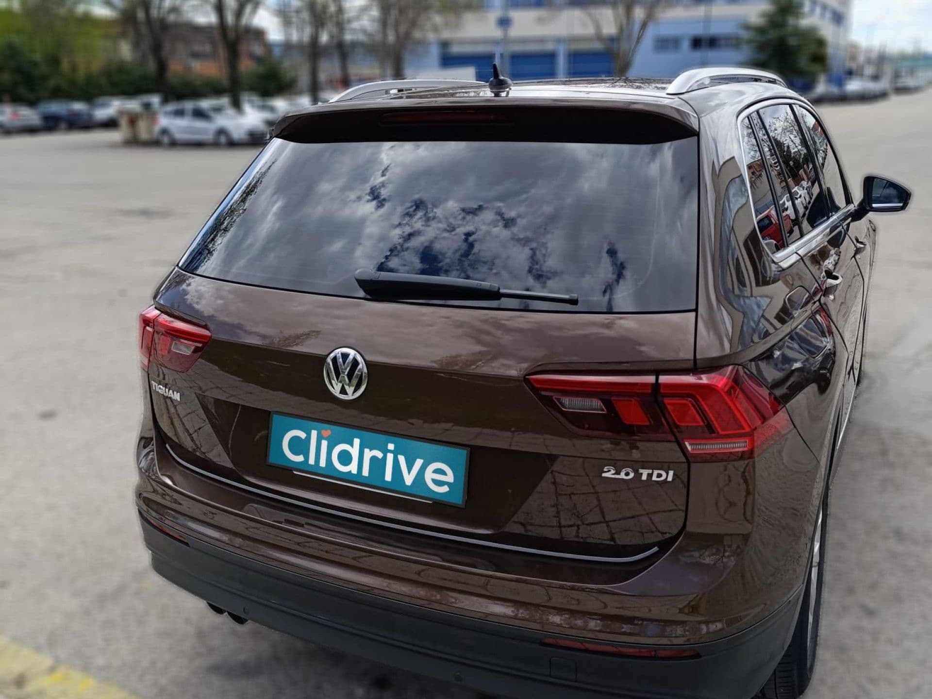 VOLKSWAGEN tiguan