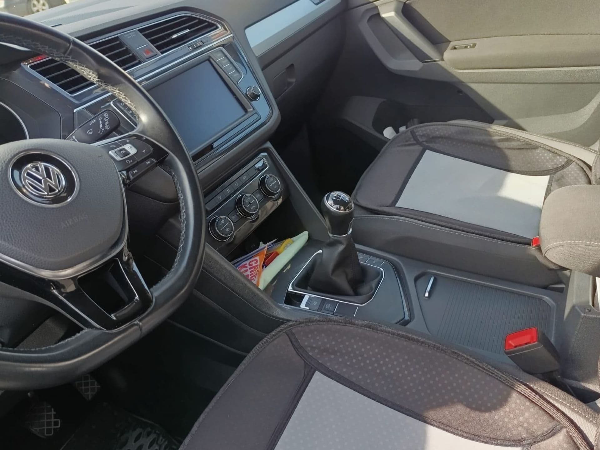 VOLKSWAGEN tiguan
