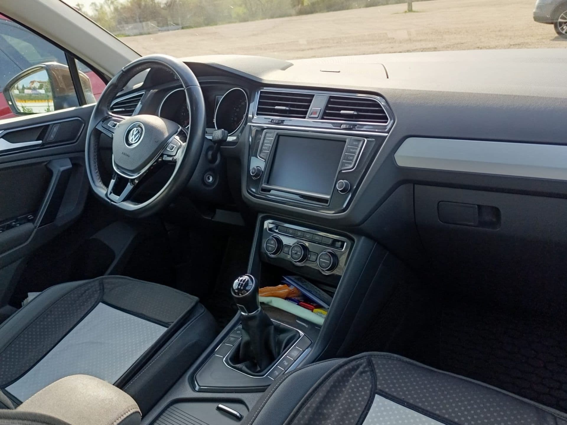 VOLKSWAGEN tiguan