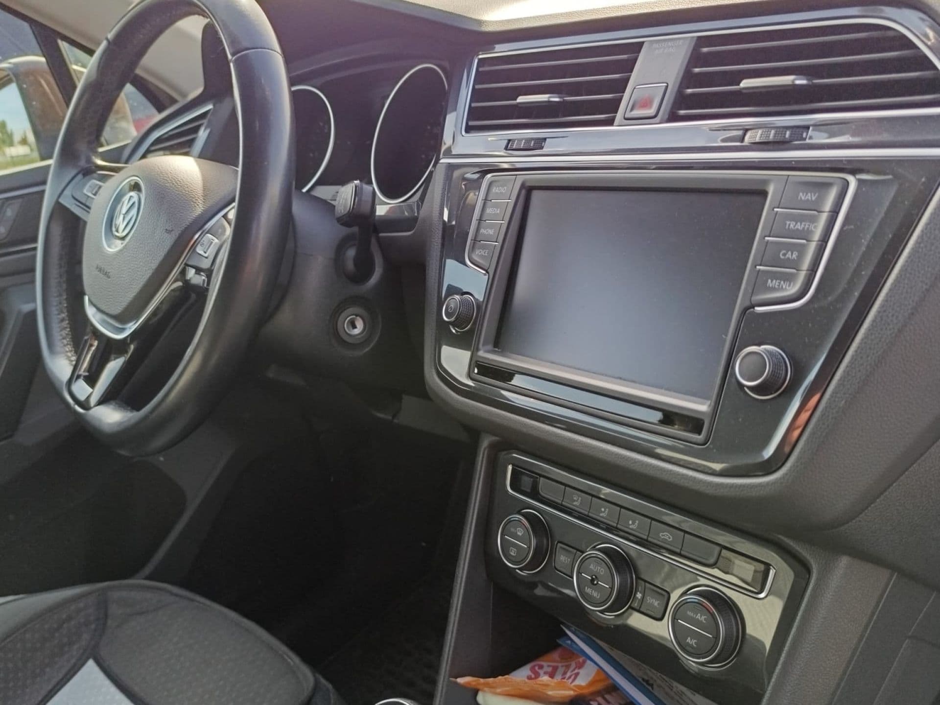 VOLKSWAGEN tiguan