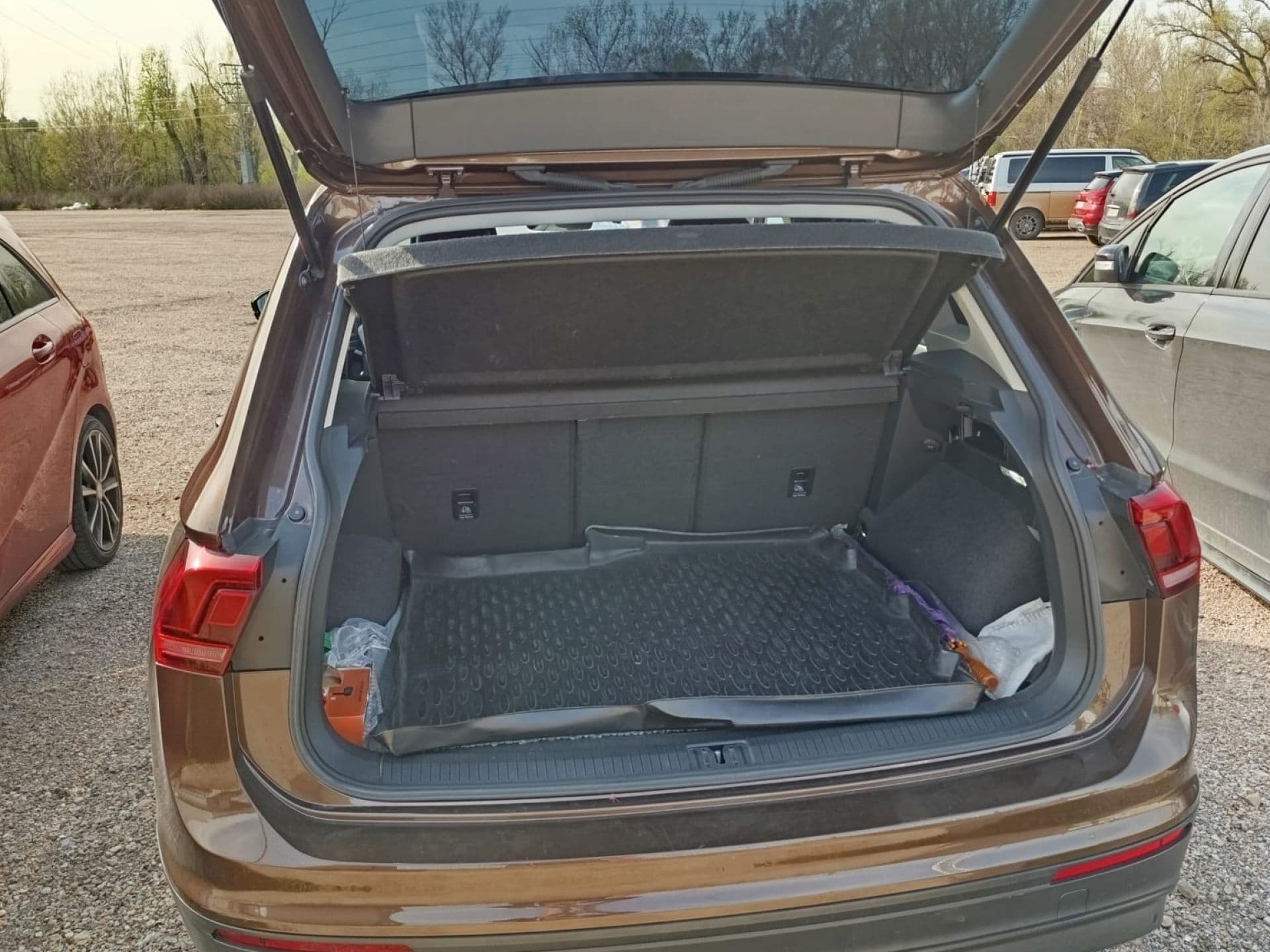 VOLKSWAGEN tiguan