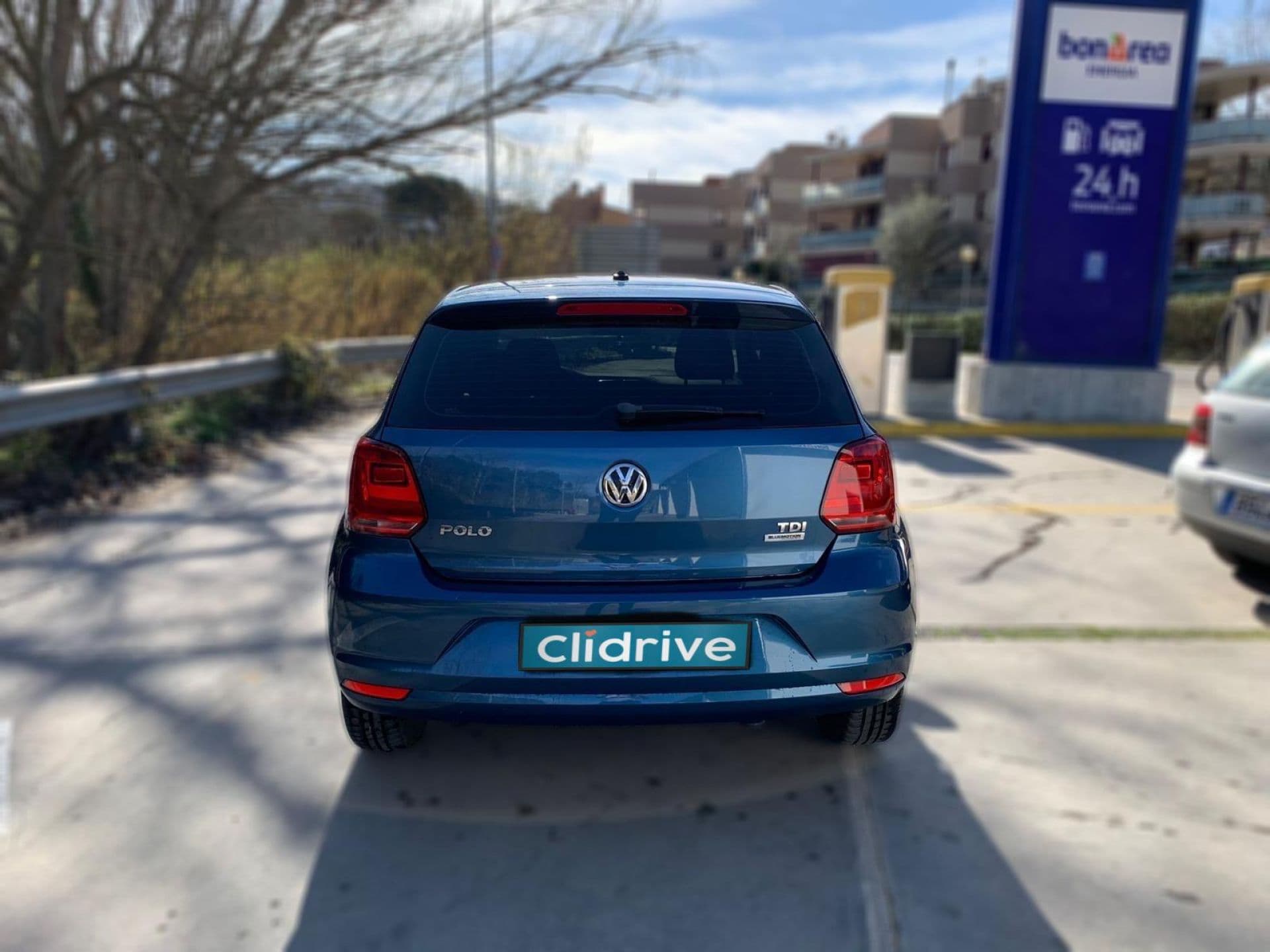 VOLKSWAGEN polo