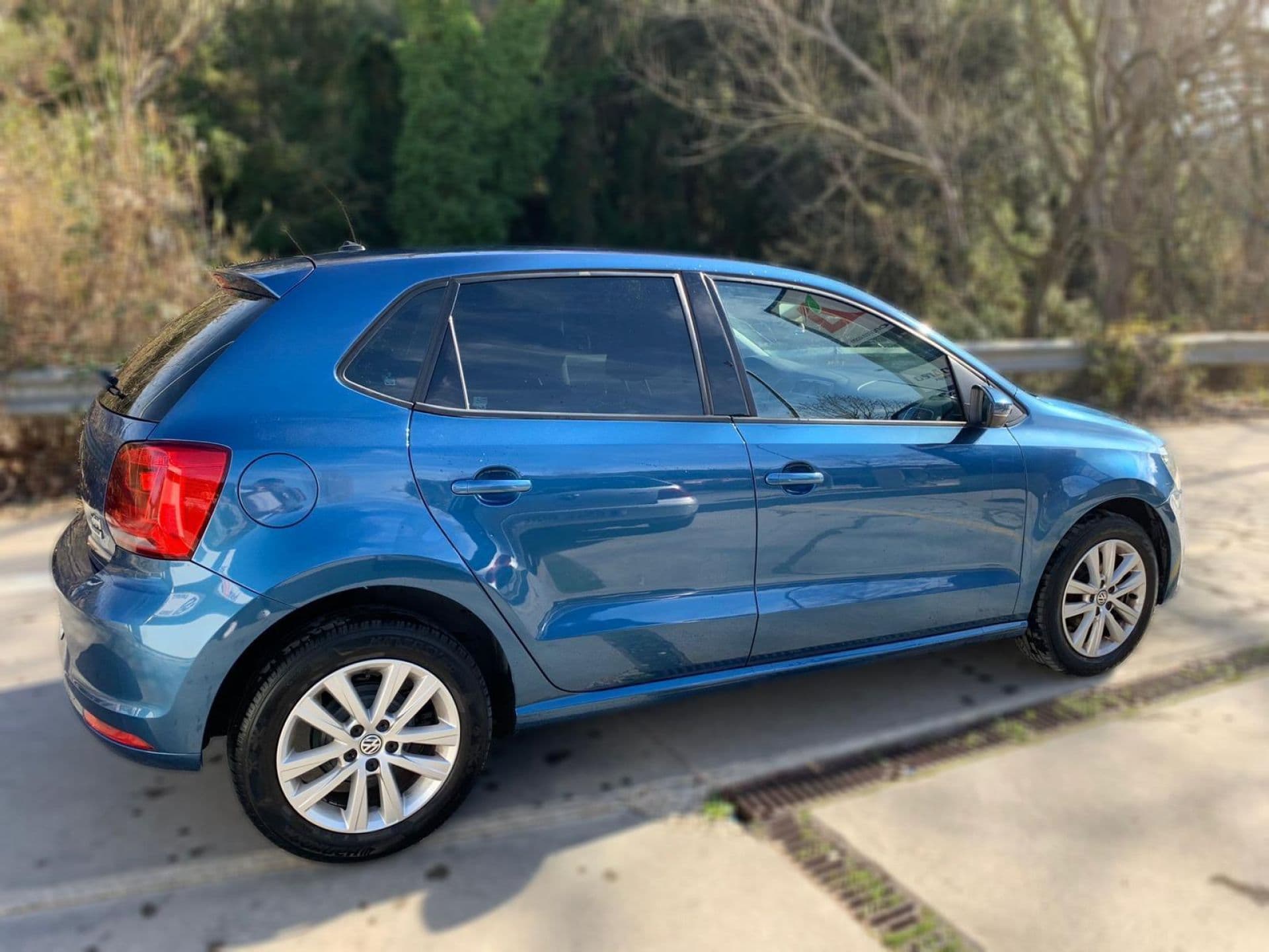 VOLKSWAGEN polo
