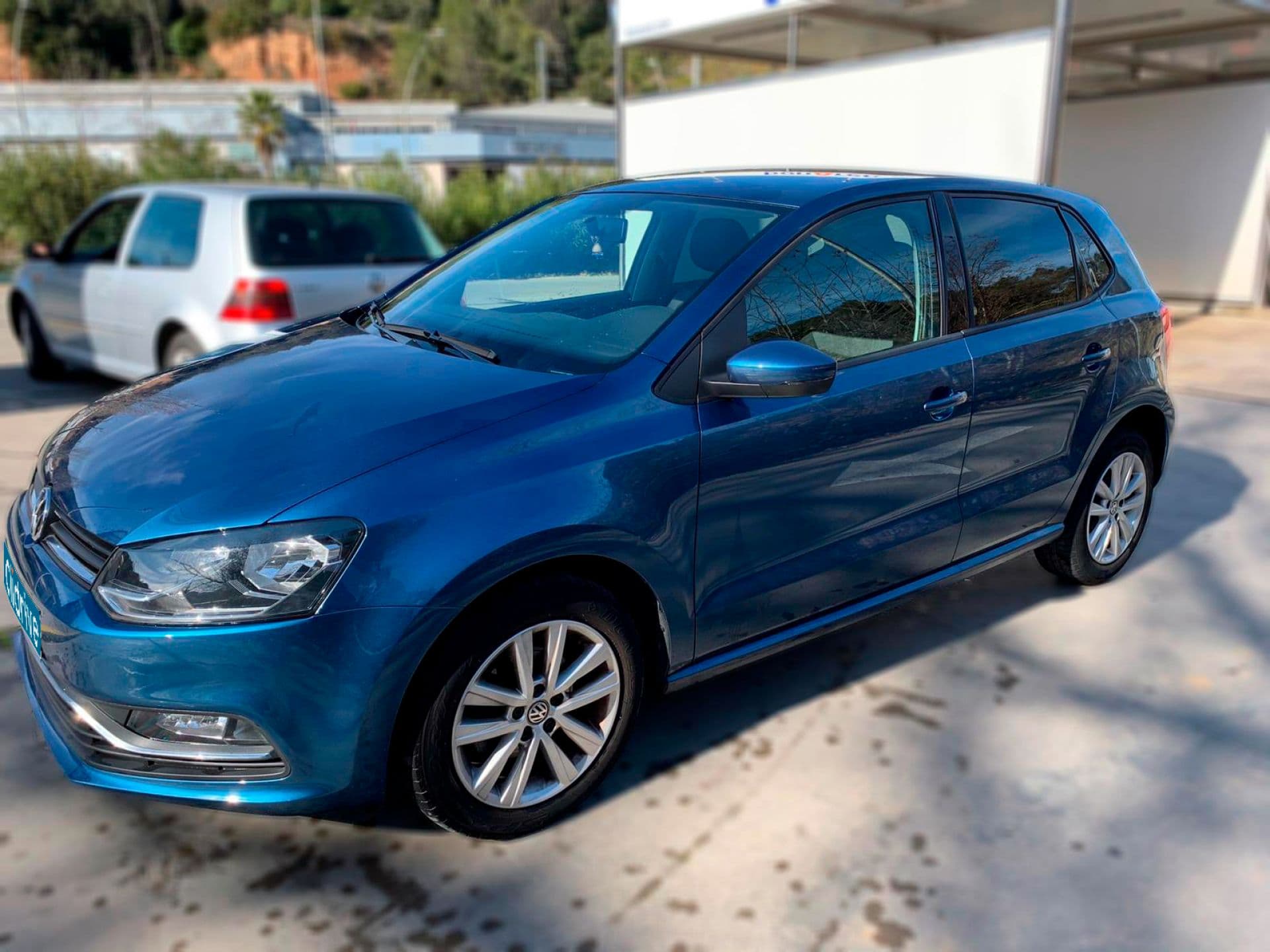 VOLKSWAGEN polo