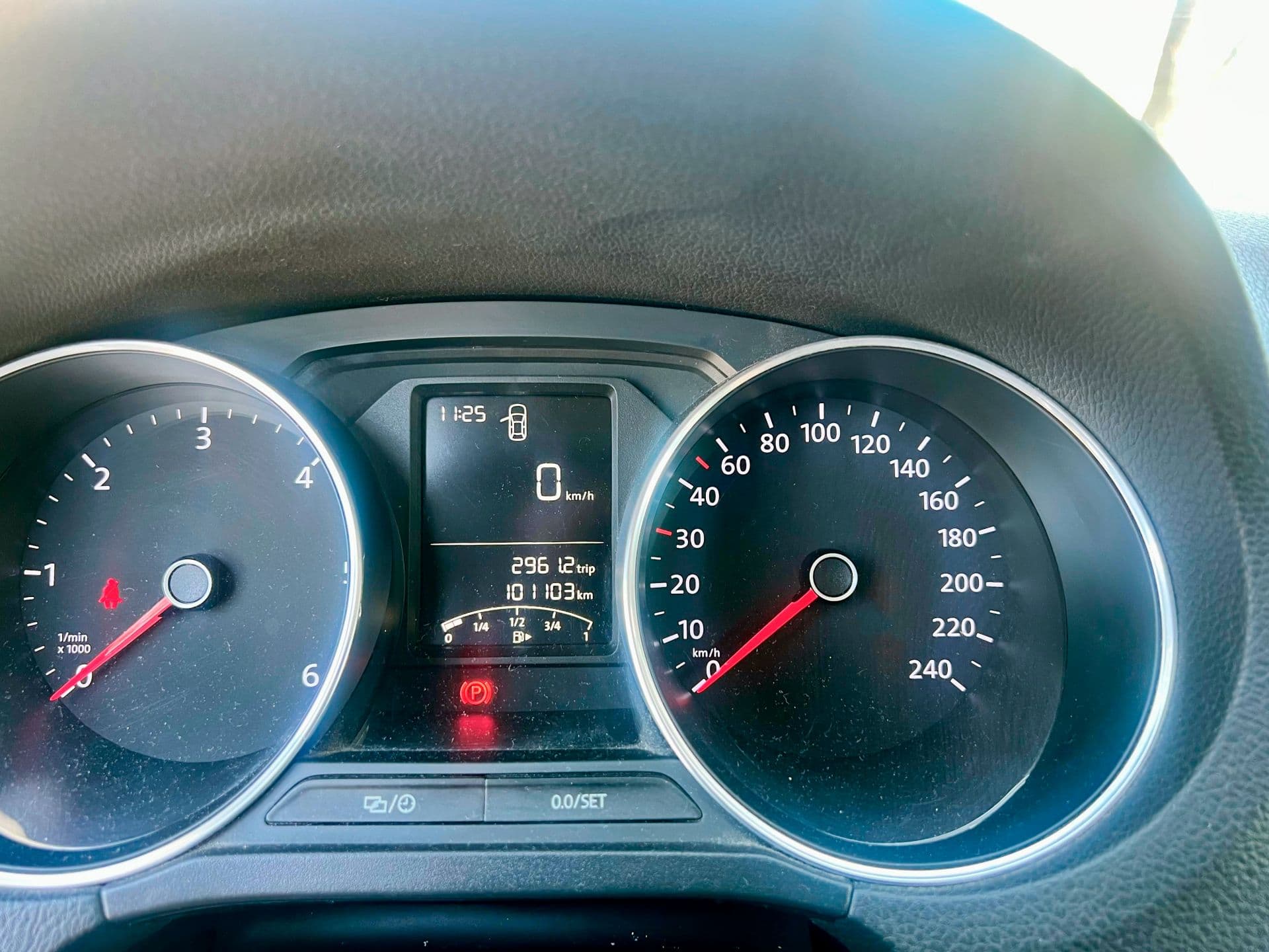 VOLKSWAGEN polo