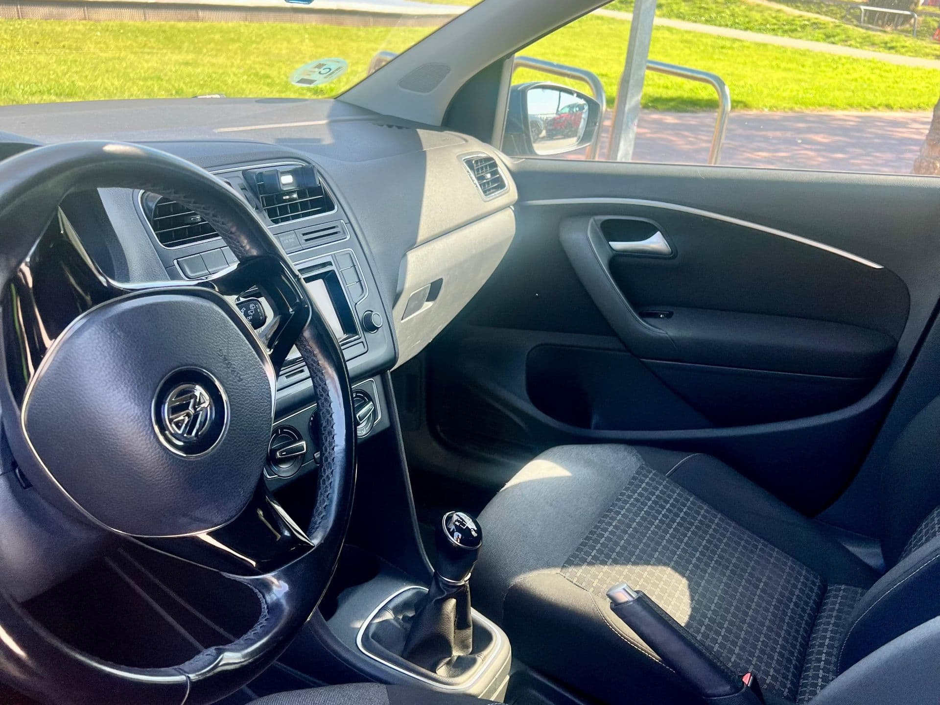 VOLKSWAGEN polo