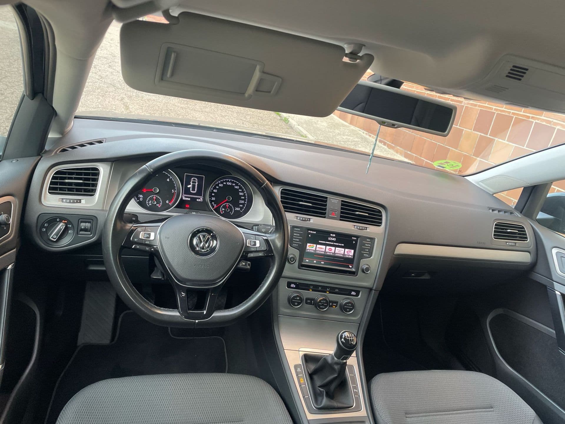 VOLKSWAGEN golf
