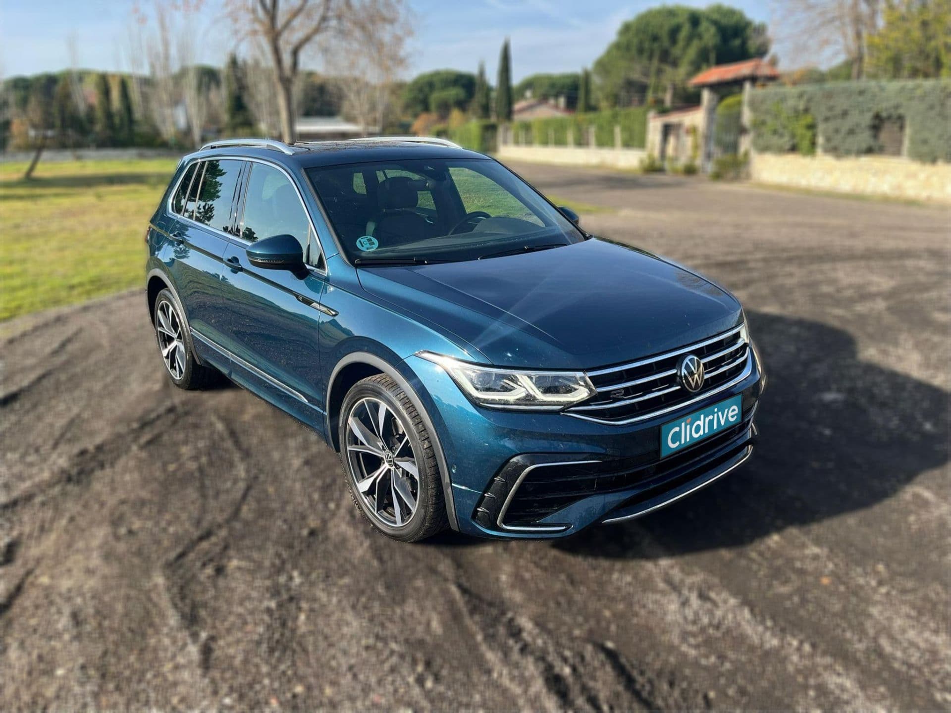VOLKSWAGEN tiguan
