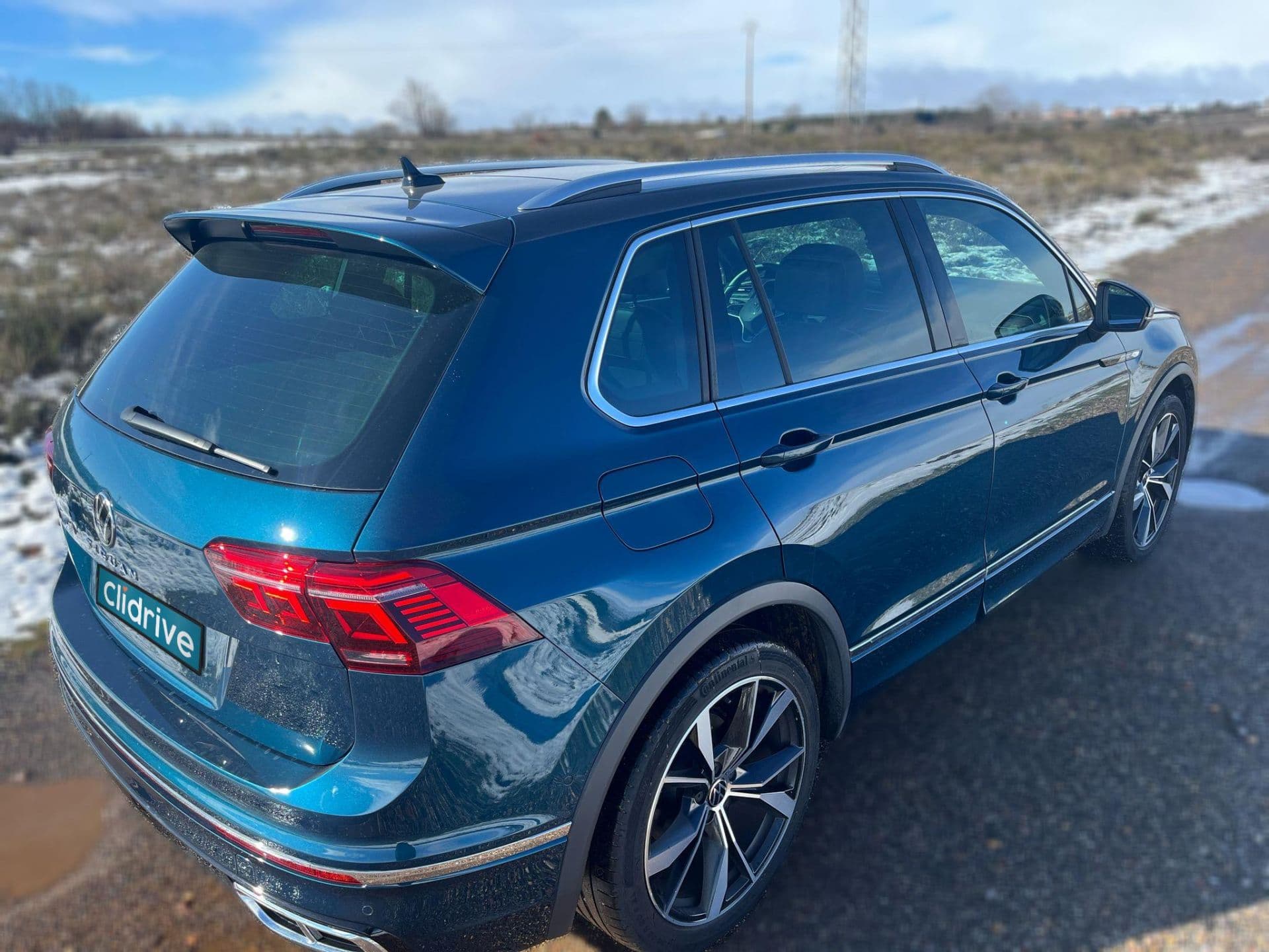 VOLKSWAGEN tiguan